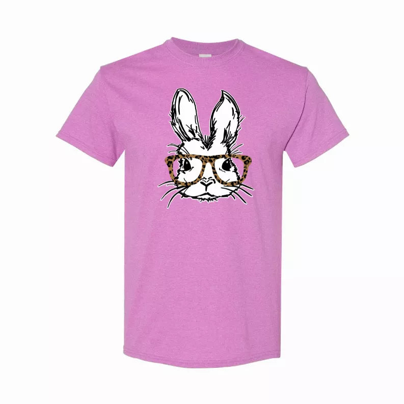 Lilac bunny graphic T-shirt with leopard-print glasses, crew neck short sleeves