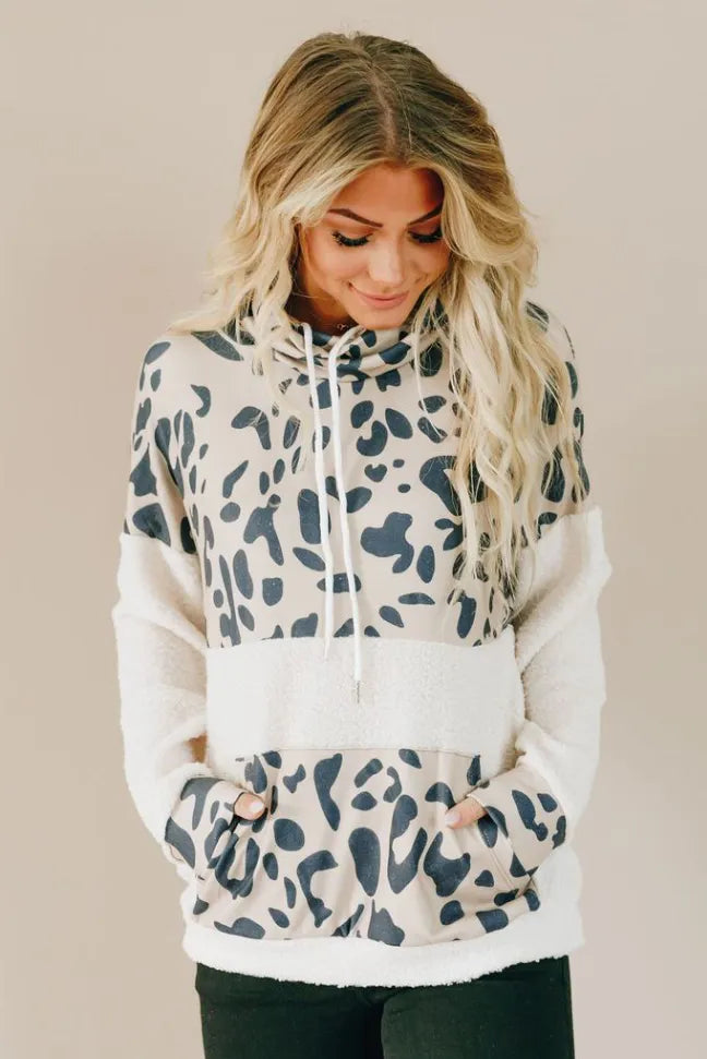 Leopard-spotted fleece pullover hoodie with drawstring and front pocket, white/blue