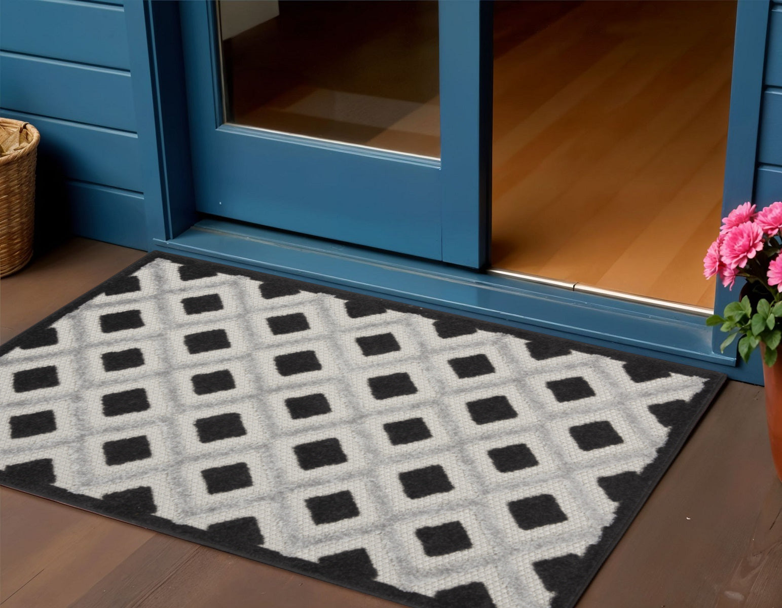 3' X 4' Black And White Indoor Outdoor Area Rug - Outdoor