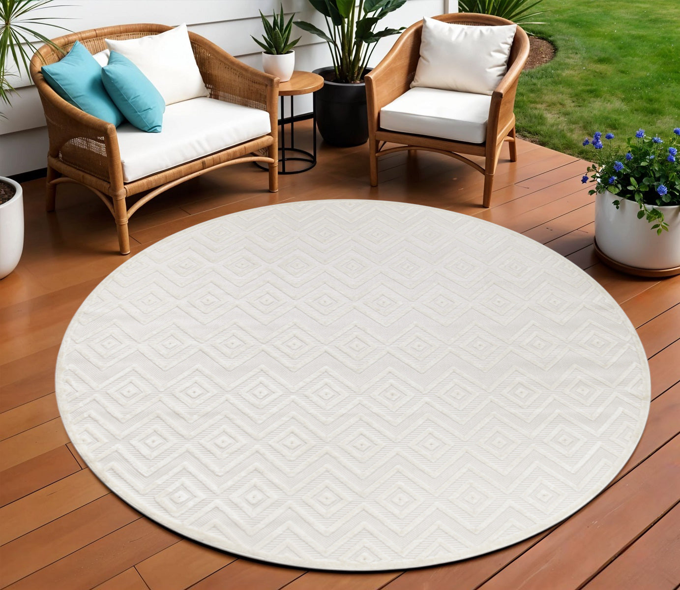 10' Ivory And White Round Geometric Indoor Outdoor Area Rug - Outdoor