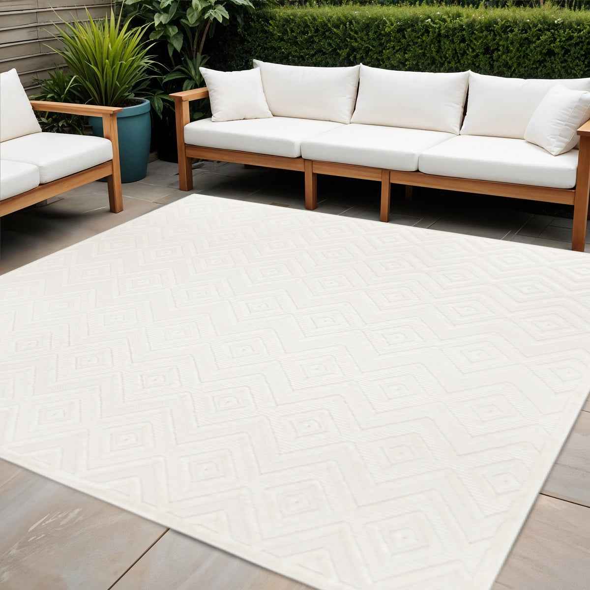5' Ivory And White Geometric Indoor Outdoor Area Rug