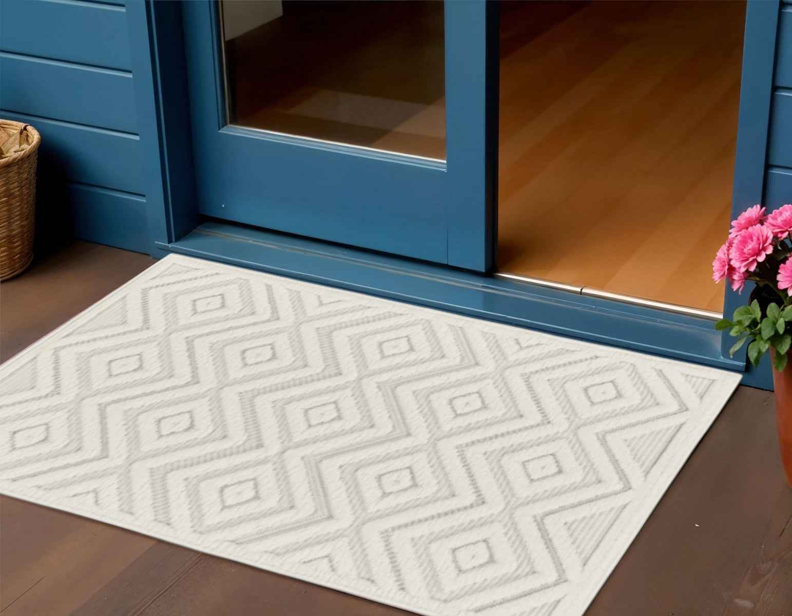 3' X 5' Ivory And White Geometric Indoor Outdoor Area Rug