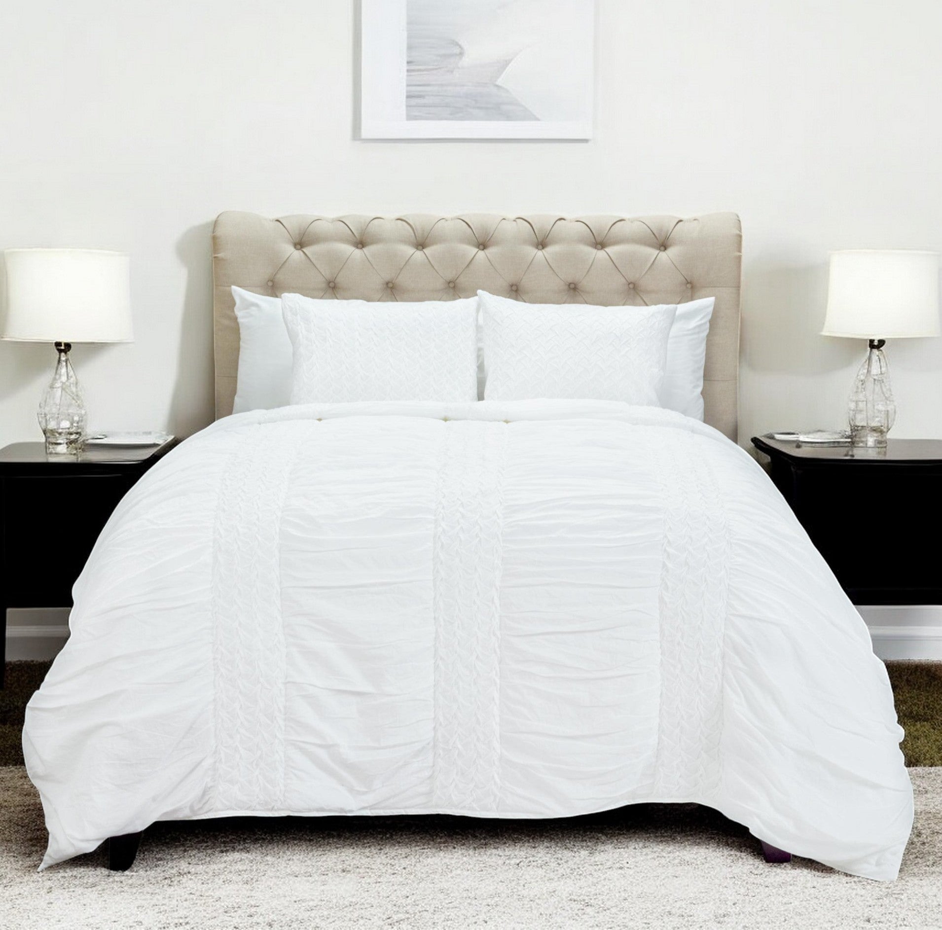 White Geometric King Quilt - Bed & Bath