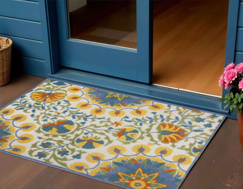 4' X 6' Ivory And Blue Floral Indoor Outdoor Area Rug