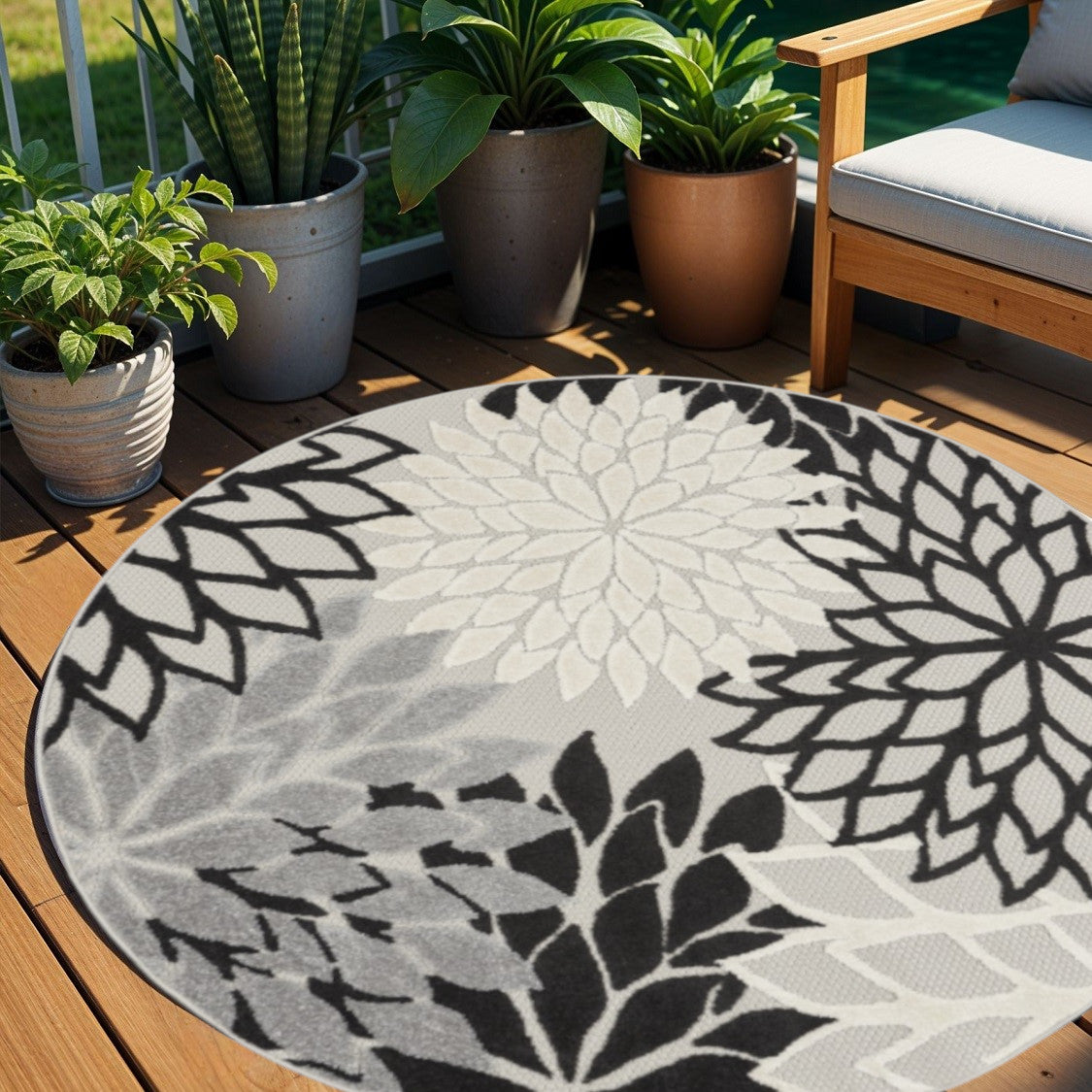 5' Black And White Round Indoor Outdoor Area Rug - Outdoor