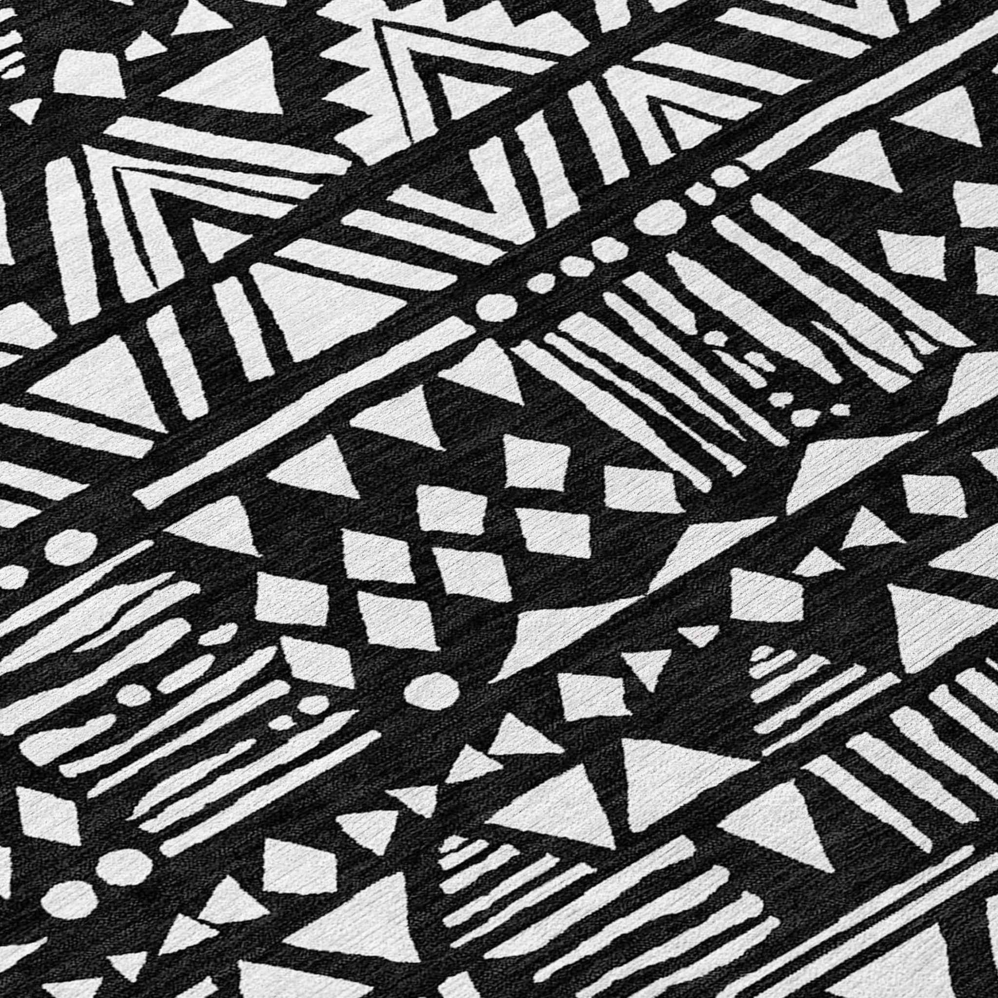 8' X 10' Black And Ivory Southwestern Washable Indoor Outdoor Area Rug