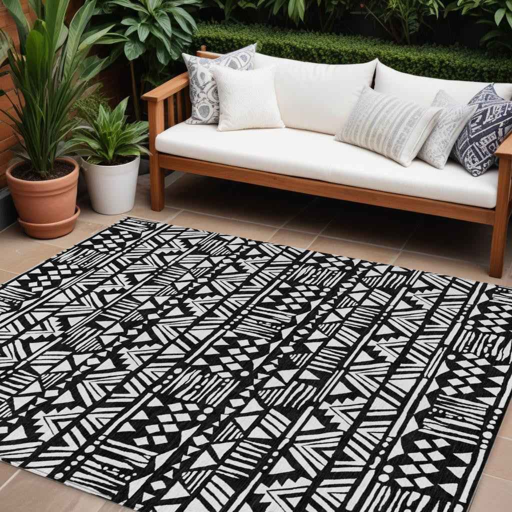 8' X 10' Black And Ivory Southwestern Washable Indoor Outdoor Area Rug