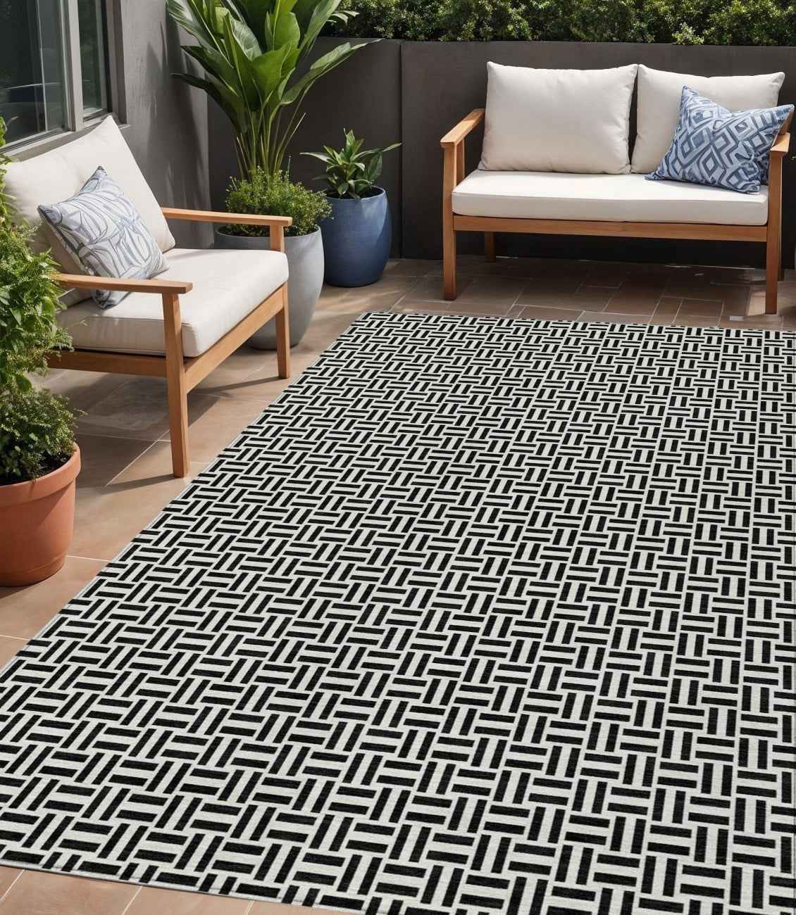 5' X 8' Black And Ivory Geometric Washable Indoor Outdoor Area Rug