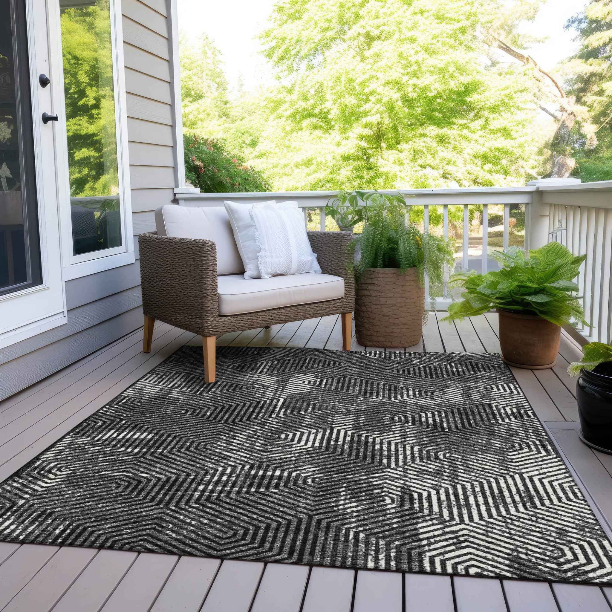 5' X 8' Black And Ivory Geometric Washable Indoor Outdoor Area Rug