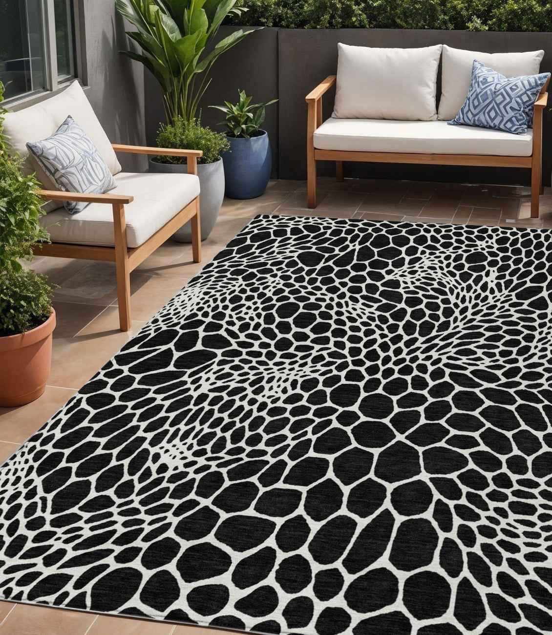 5' X 8' Black And Ivory Geometric Washable Indoor Outdoor Area Rug