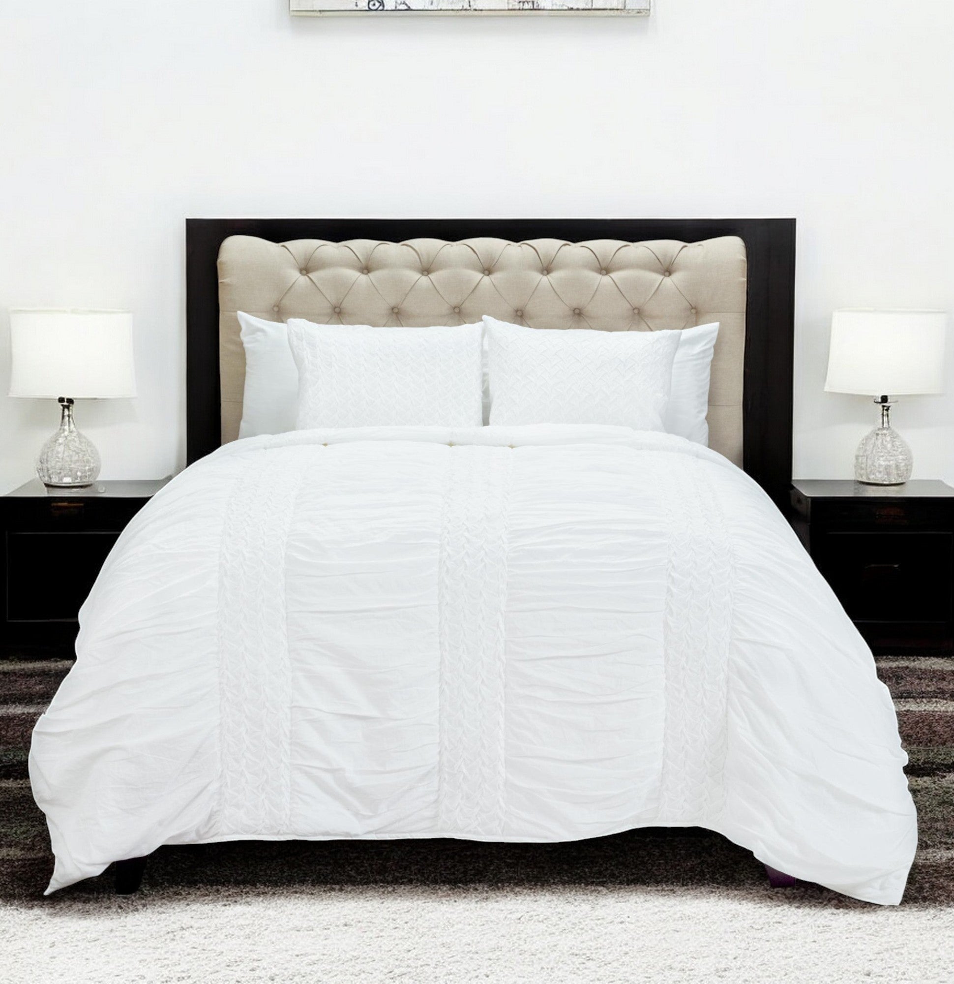 White Geometric Queen Quilt - Bed & Bath