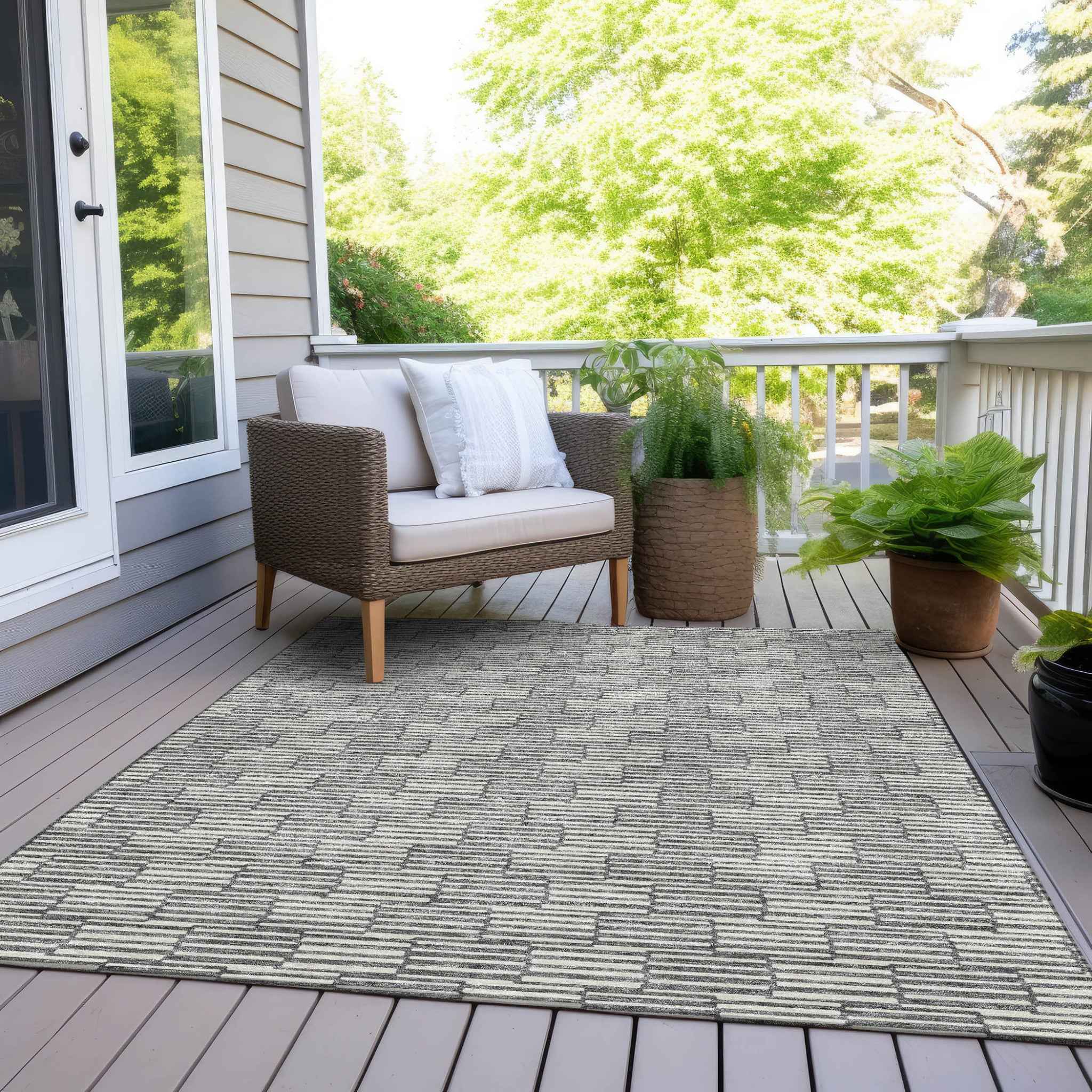 8' X 10' Gray And Ivory Geometric Washable Indoor Outdoor Area Rug