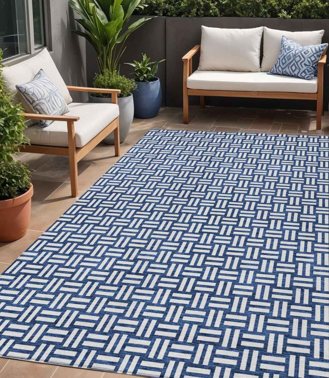 5' X 8' Navy Blue And Ivory Geometric Washable Indoor Outdoor Area Rug