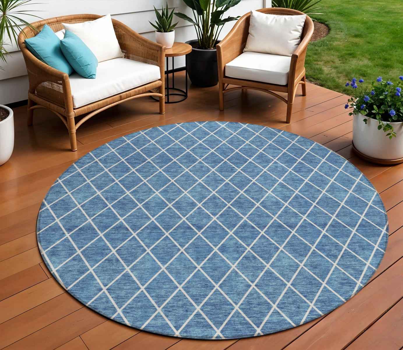 8' Denim Blue And Ivory Round Geometric Washable Indoor Outdoor Area Rug
