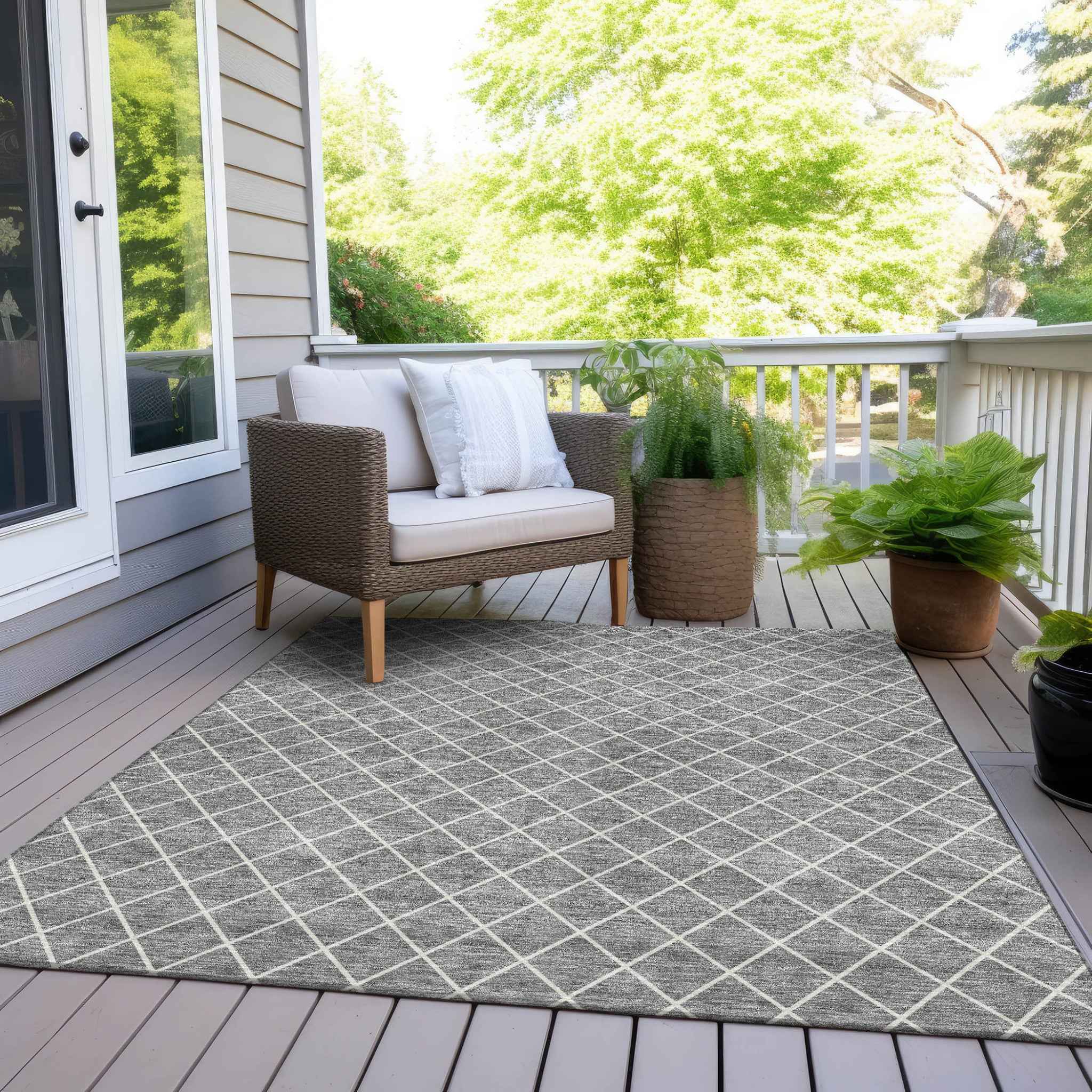 5' X 8' Gray And Ivory Geometric Washable Indoor Outdoor Area Rug