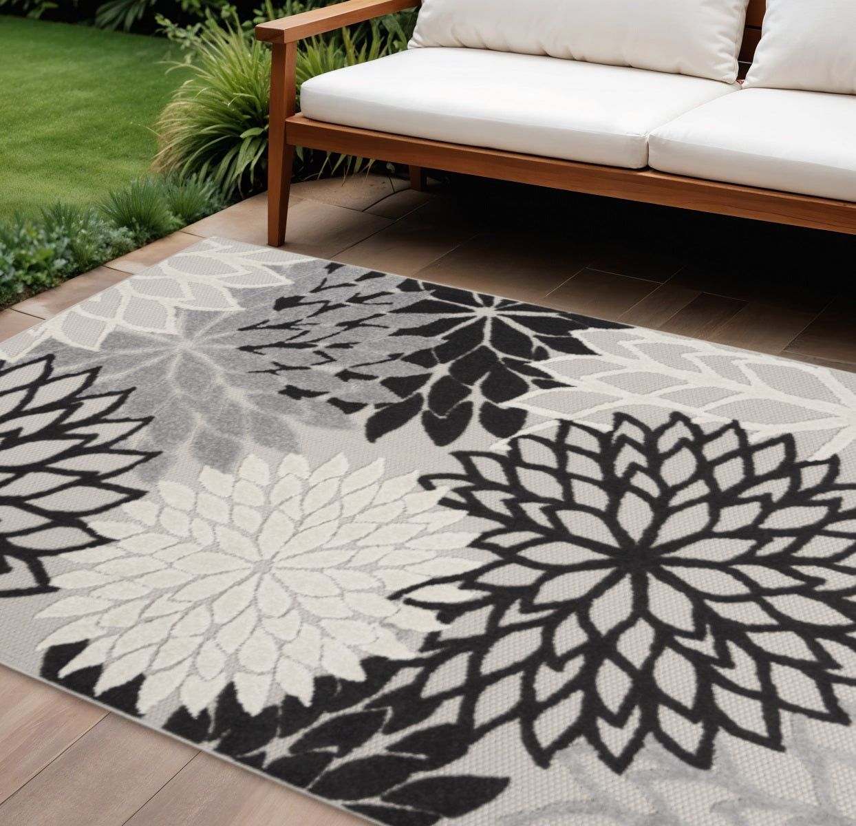 7' X 10' Black And White Handmade Indoor Outdoor Area Rug - Outdoor