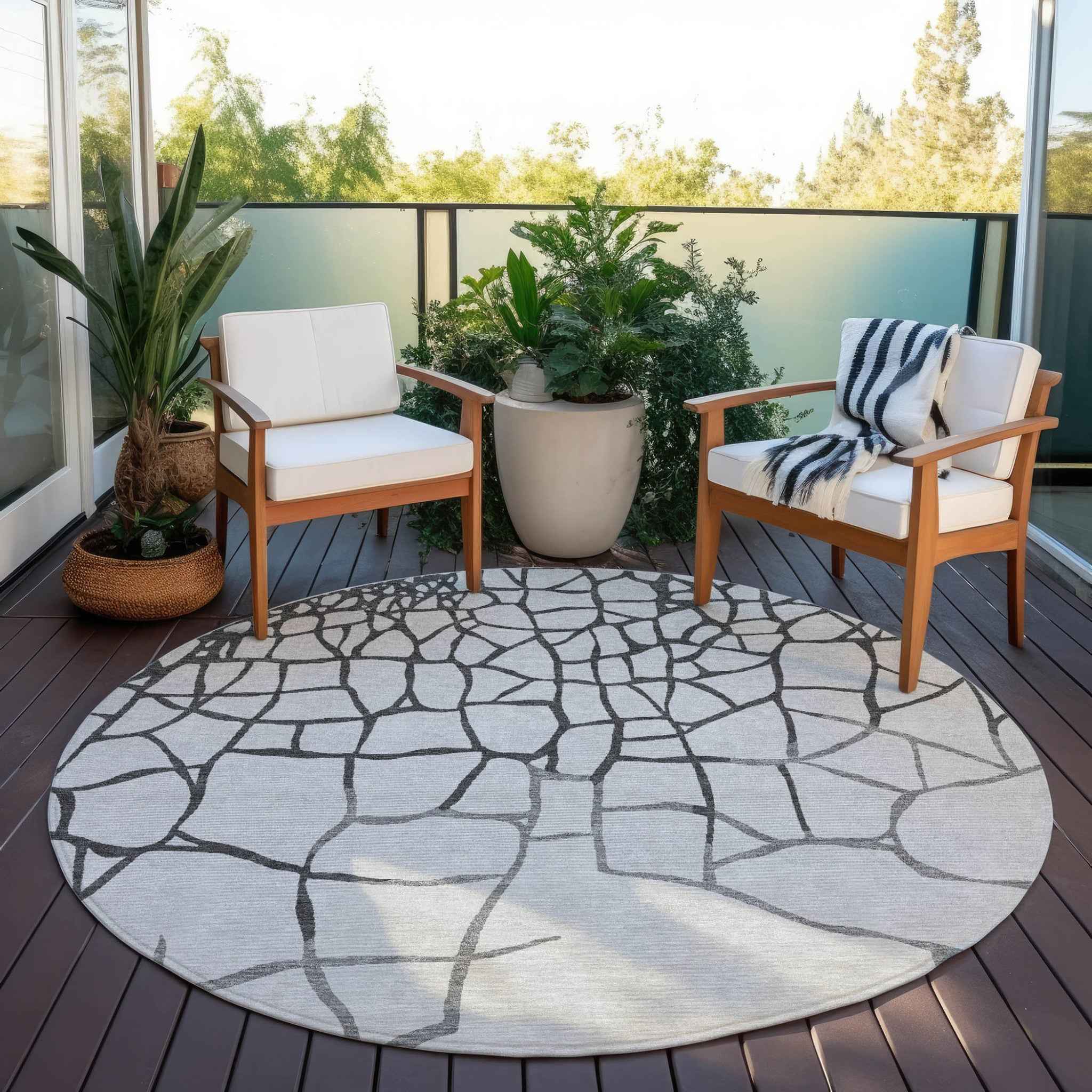 8' Gray And Charcoal Round Abstract Washable Indoor Outdoor Area Rug