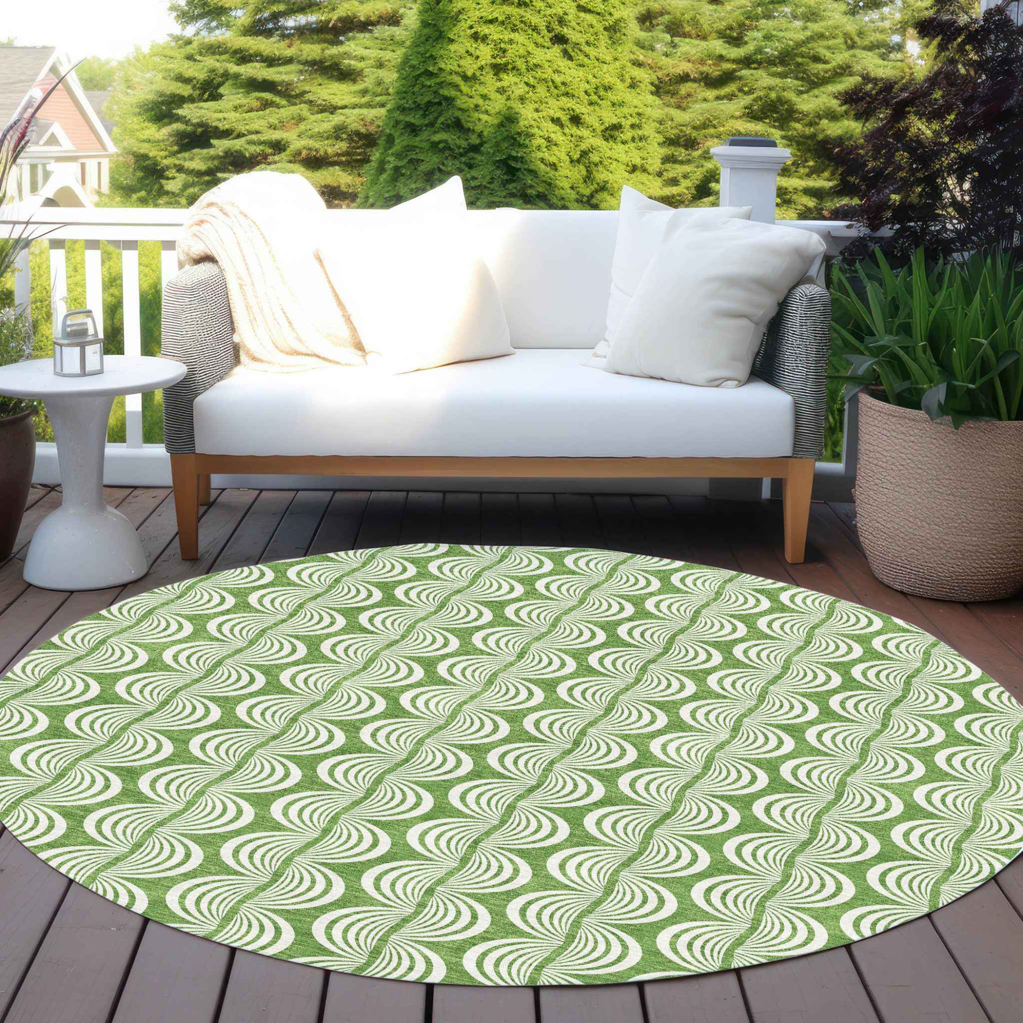 8' Green And Ivory Round Ogee Washable Indoor Outdoor Area Rug