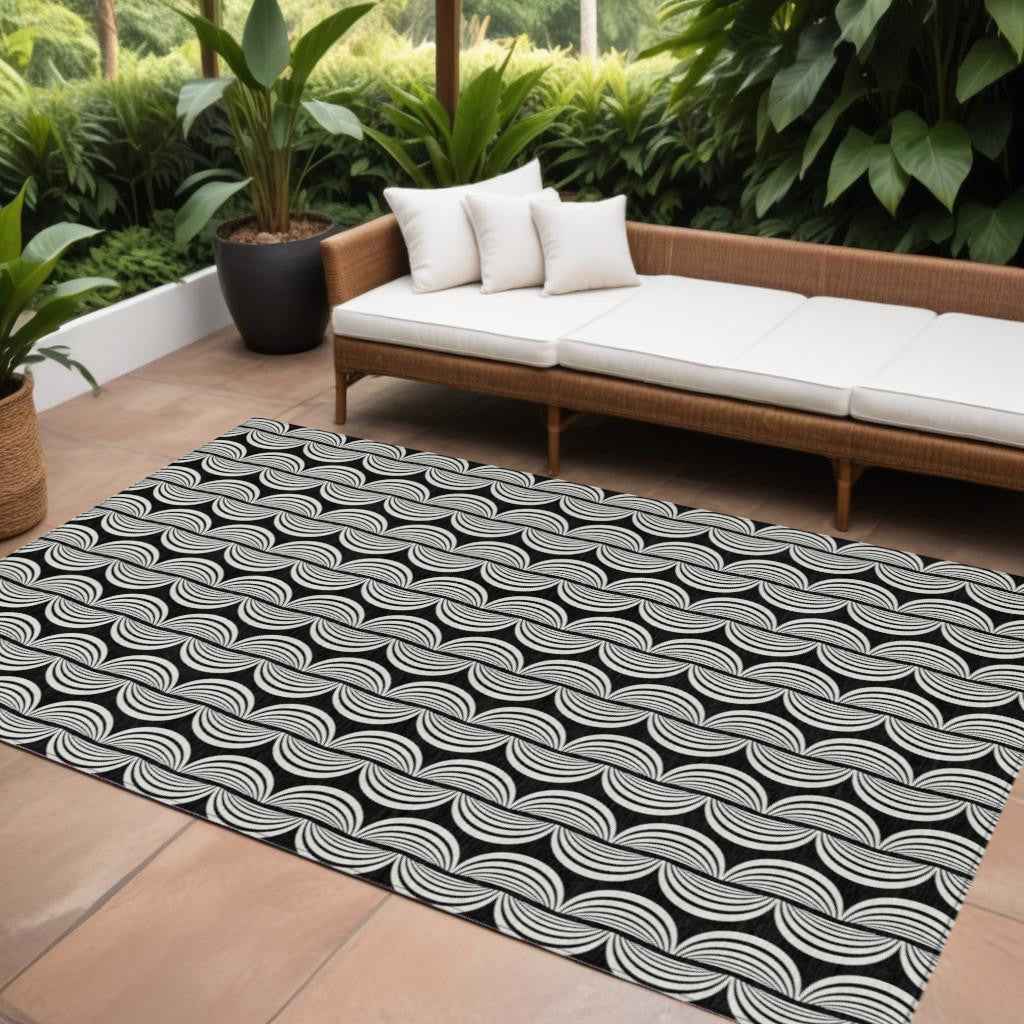 8' X 10' Black And Ivory Ogee Washable Indoor Outdoor Area Rug