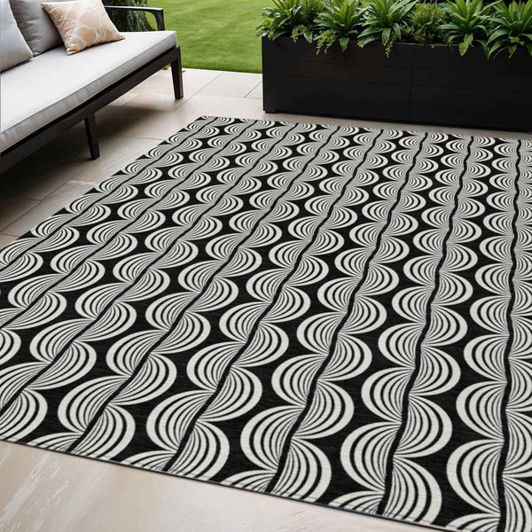 5' X 8' Black And Ivory Ogee Washable Indoor Outdoor Area Rug