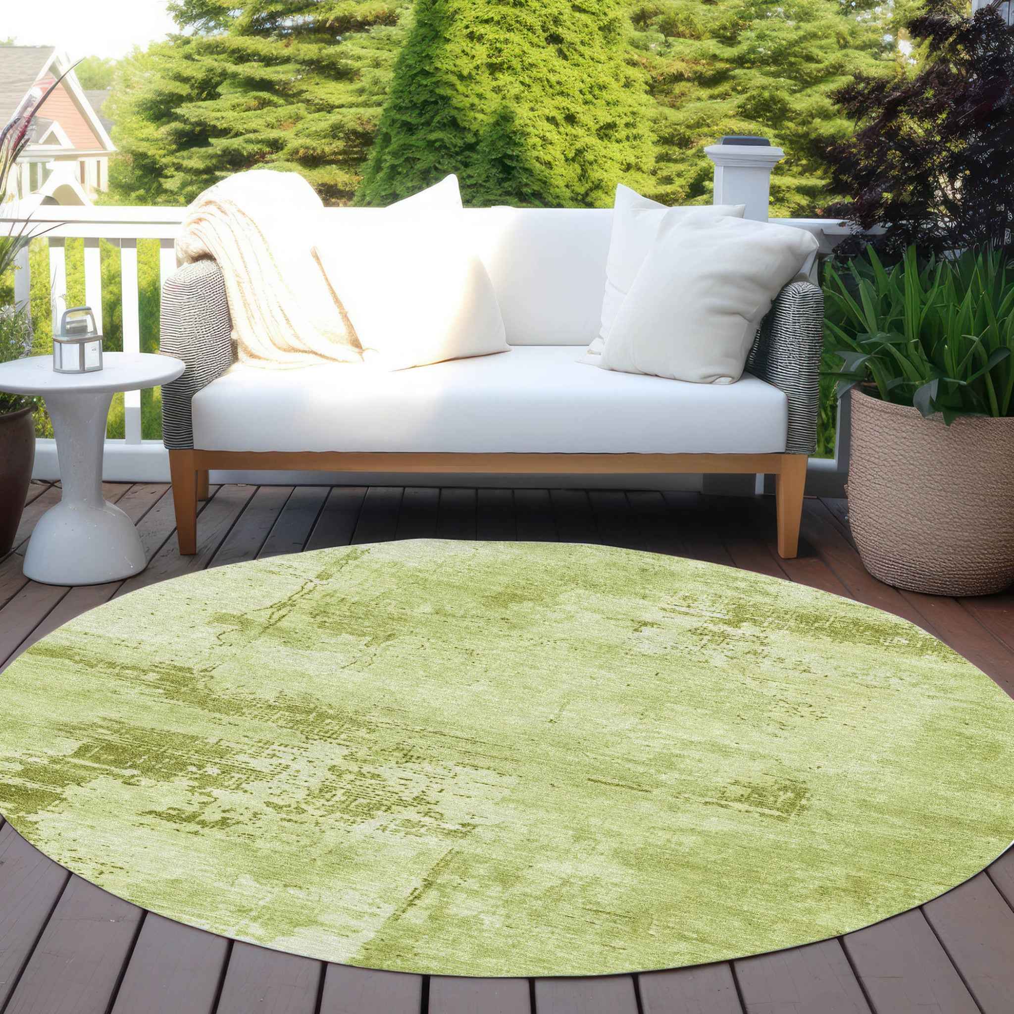 8' Lime Green And Ivory Round Abstract Washable Indoor Outdoor Area Rug