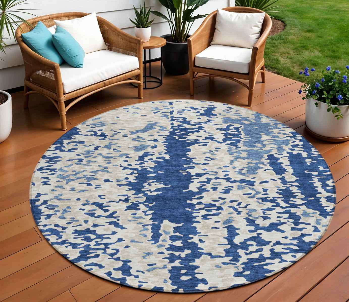 8' Navy Blue And Ivory Round Abstract Washable Indoor Outdoor Area Rug
