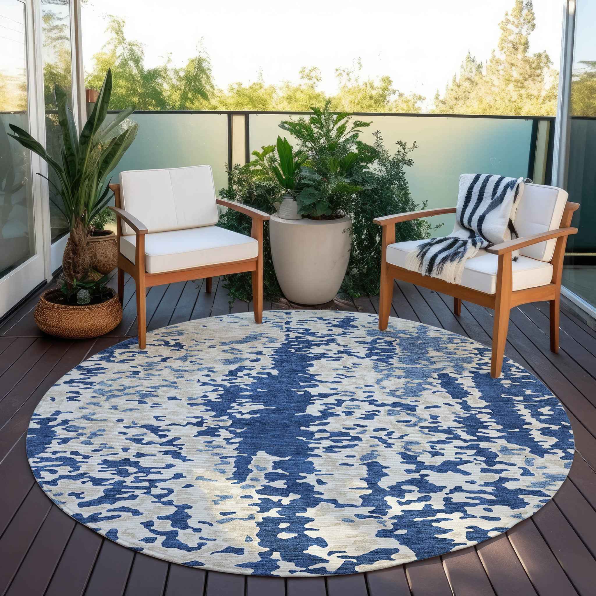 8' Navy Blue And Ivory Round Abstract Washable Indoor Outdoor Area Rug