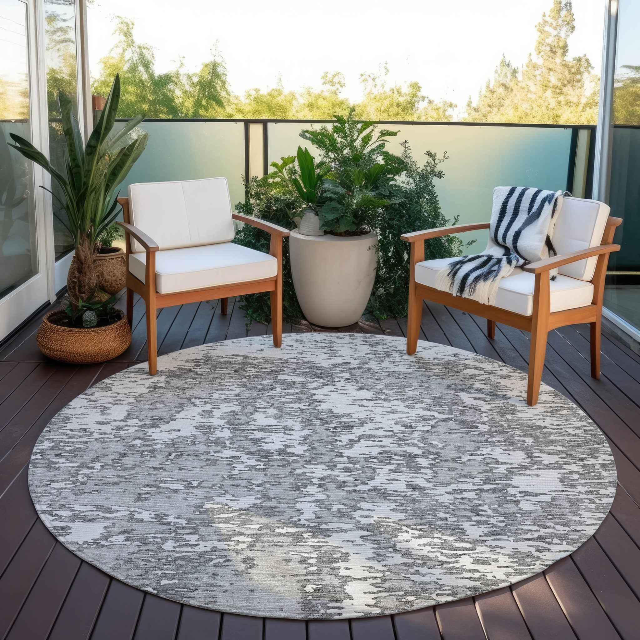 8' Gray And Ivory Round Abstract Washable Indoor Outdoor Area Rug