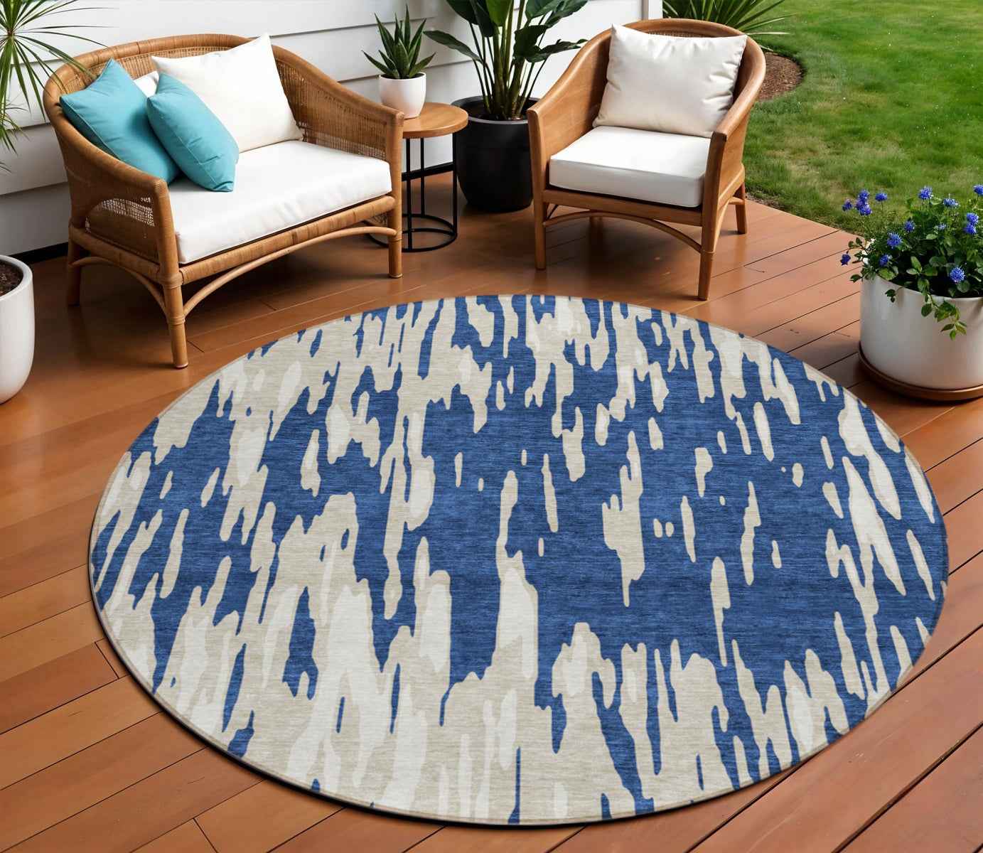 8' Navy Blue And Ivory Round Abstract Washable Indoor Outdoor Area Rug