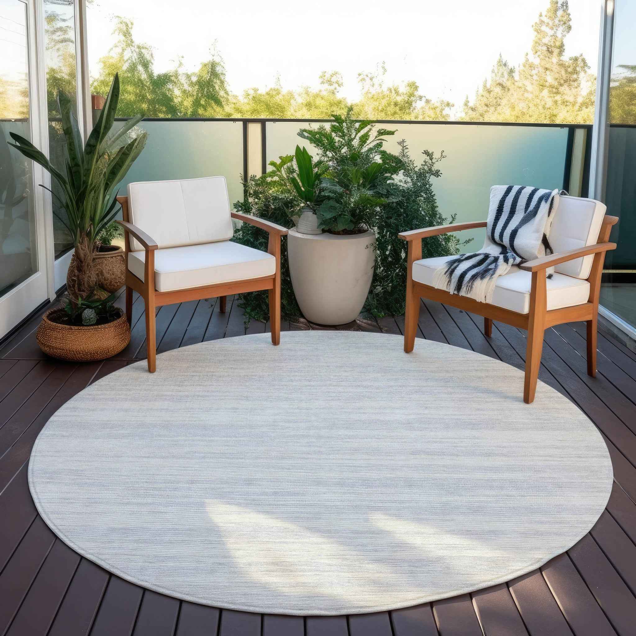 8' Silver And Ivory Round Abstract Washable Indoor Outdoor Area Rug