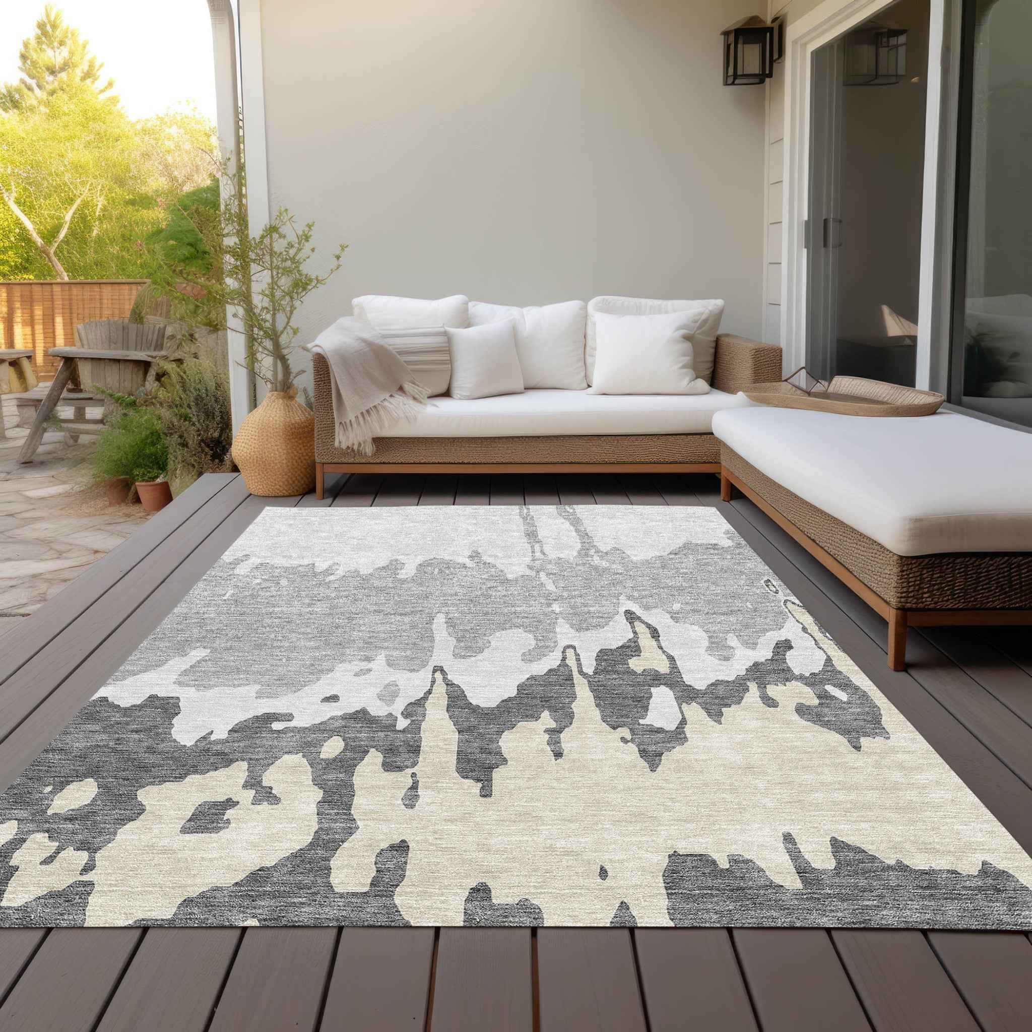 5' X 8' Gray And Silver Abstract Washable Indoor Outdoor Area Rug