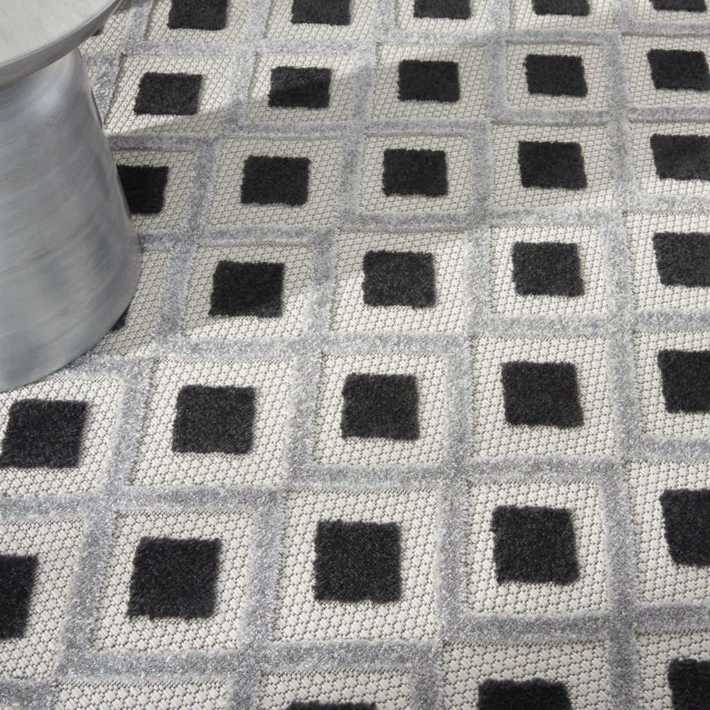 8' X 8' Black And White Round Indoor Outdoor Area Rug - Outdoor