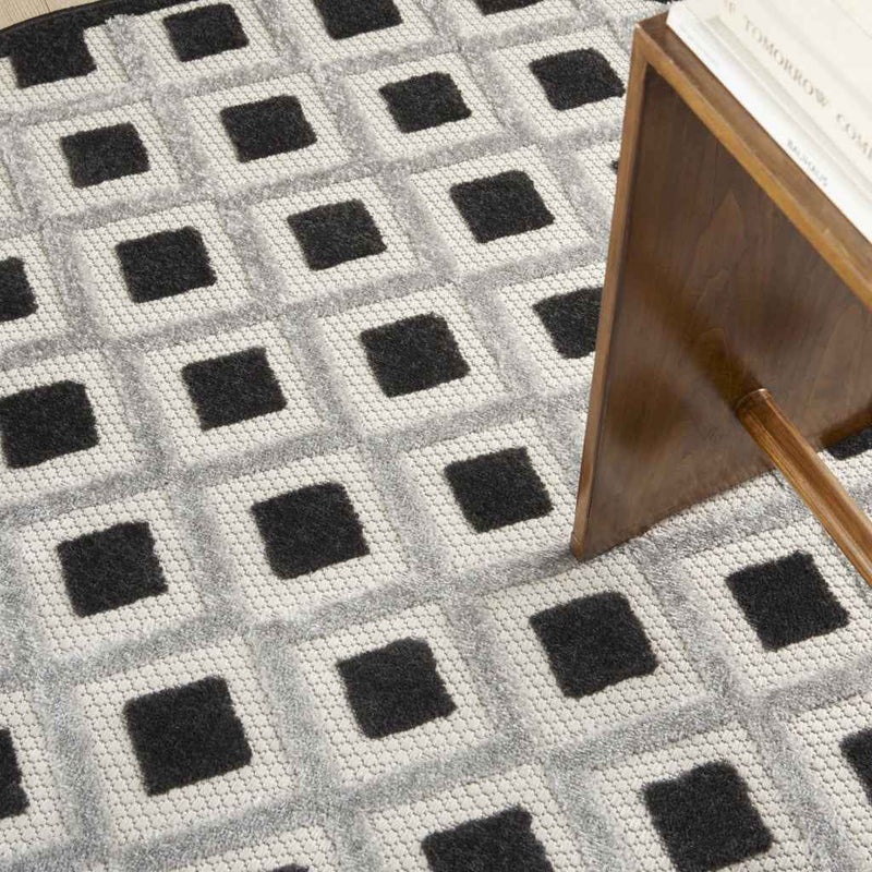 4' Black And White Round Indoor Outdoor Area Rug