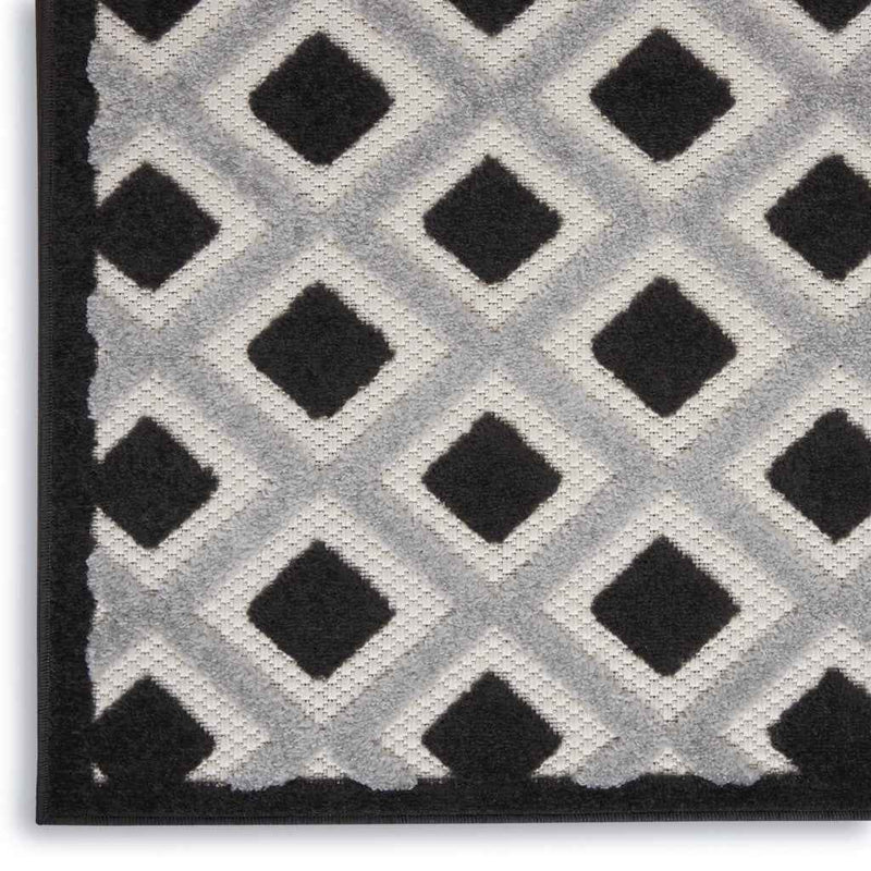 8' X 11' Black And White Indoor Outdoor Area Rug
