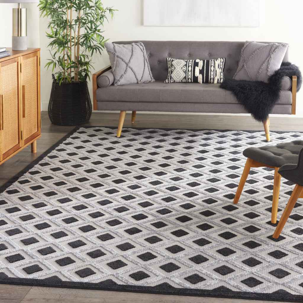 8' X 11' Black And White Indoor Outdoor Area Rug
