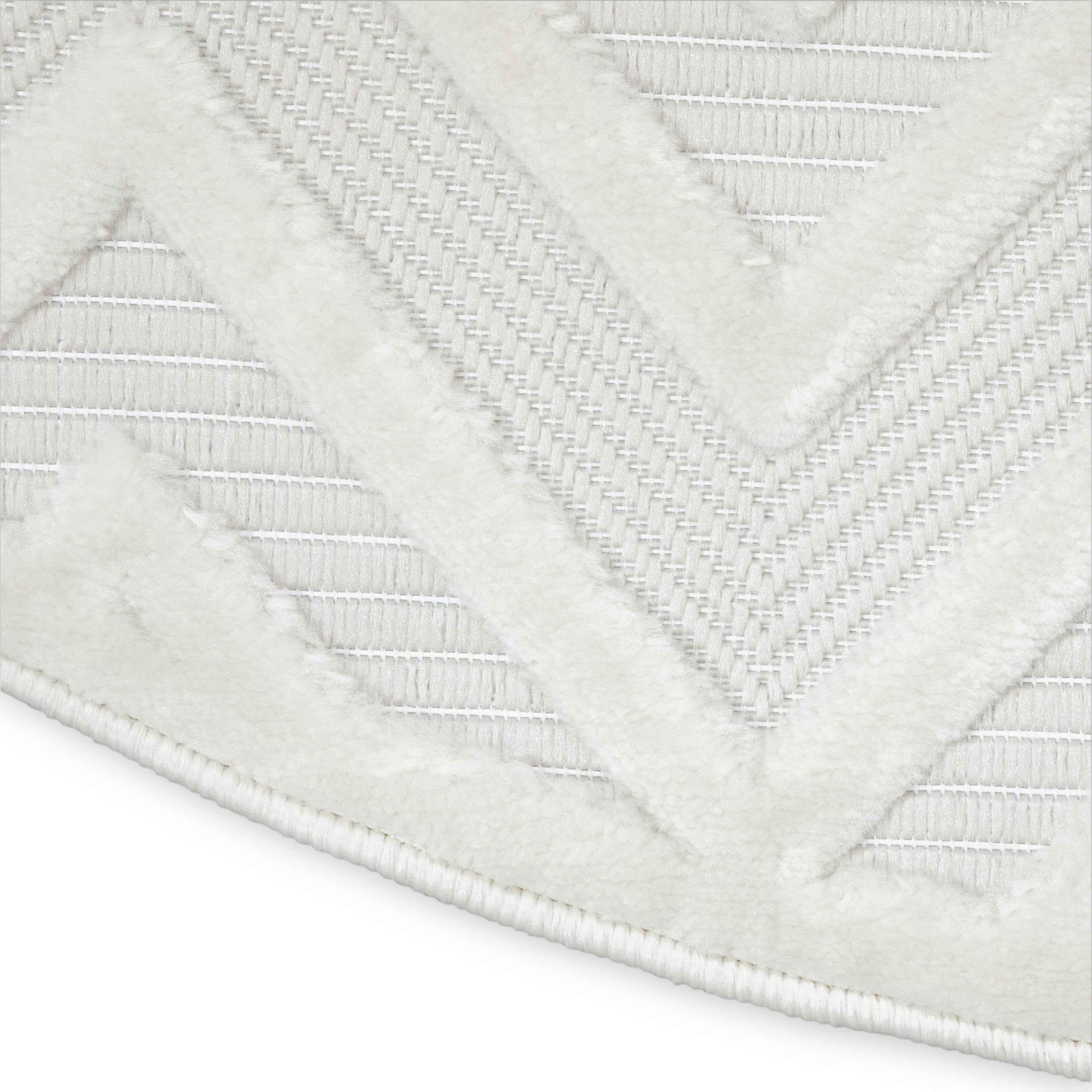 5' Ivory And White Geometric Indoor Outdoor Area Rug