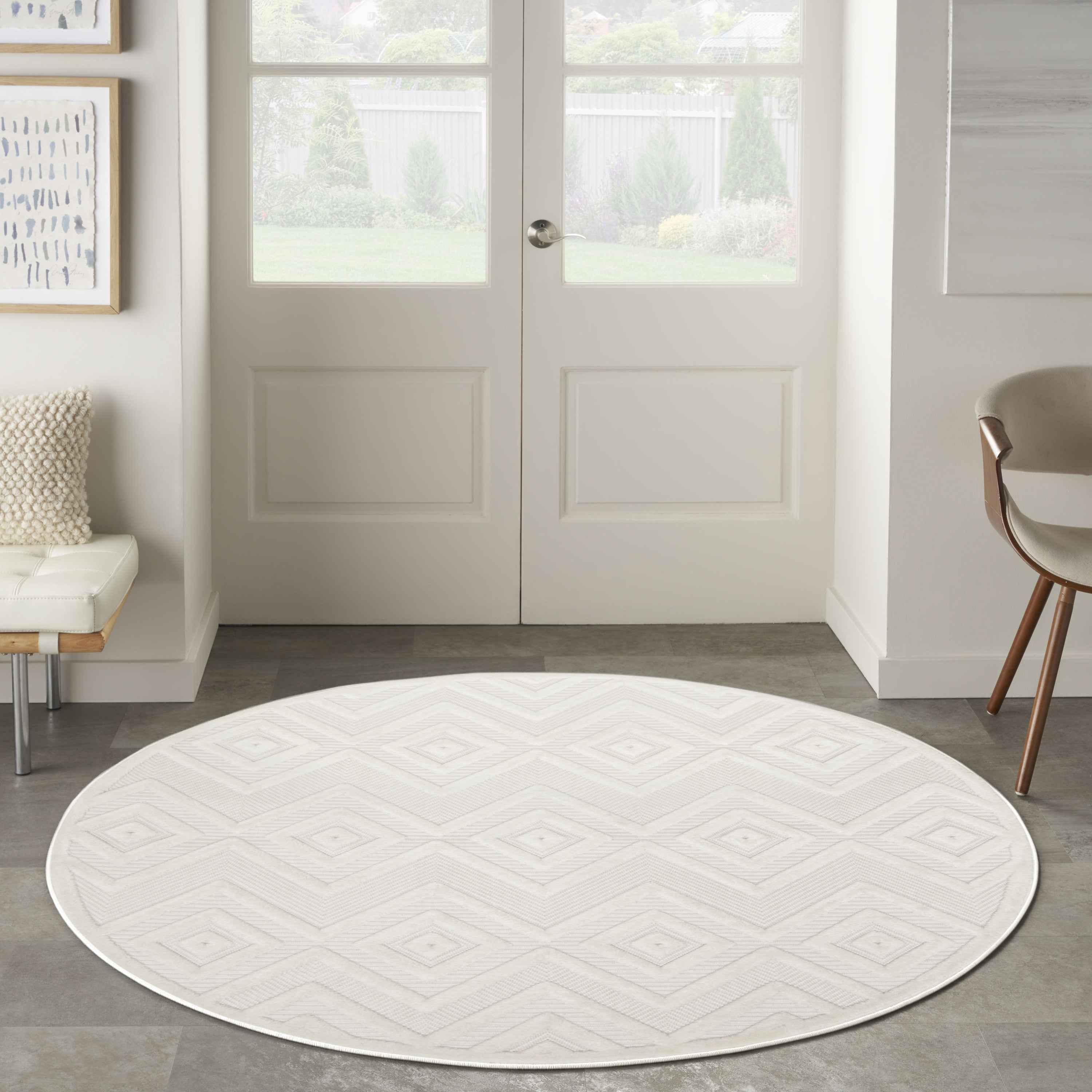 5' Ivory And White Geometric Indoor Outdoor Area Rug