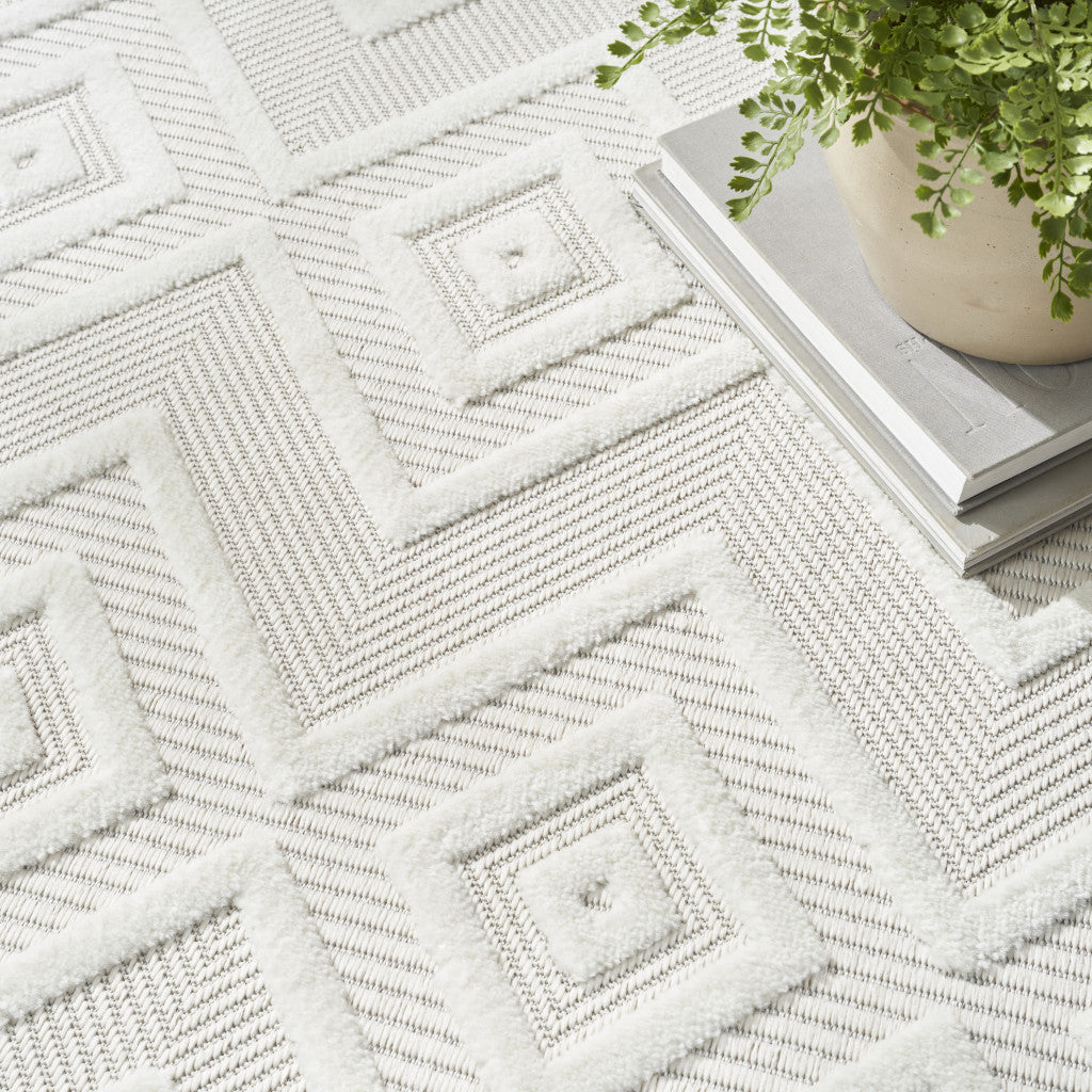 10' Ivory And White Round Geometric Indoor Outdoor Area Rug - Outdoor