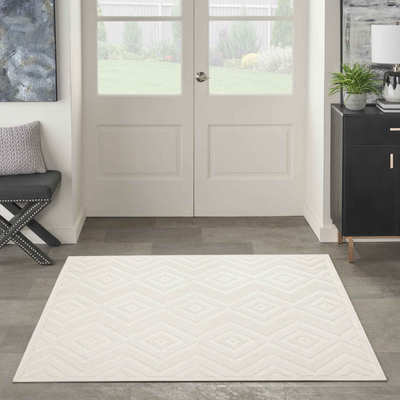 5' Ivory And White Geometric Indoor Outdoor Area Rug