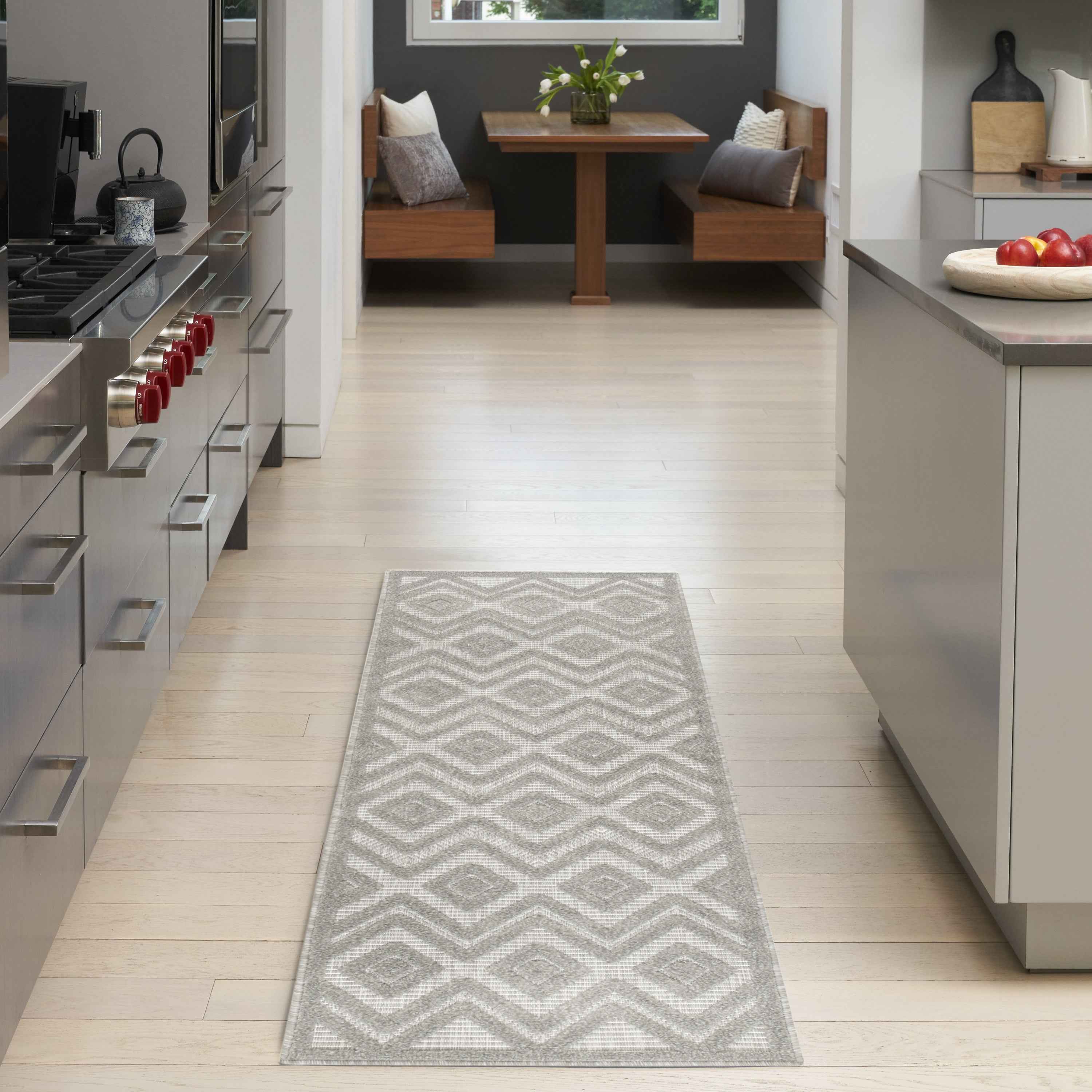6' Silver And Gray Geometric Indoor Outdoor Area Rug