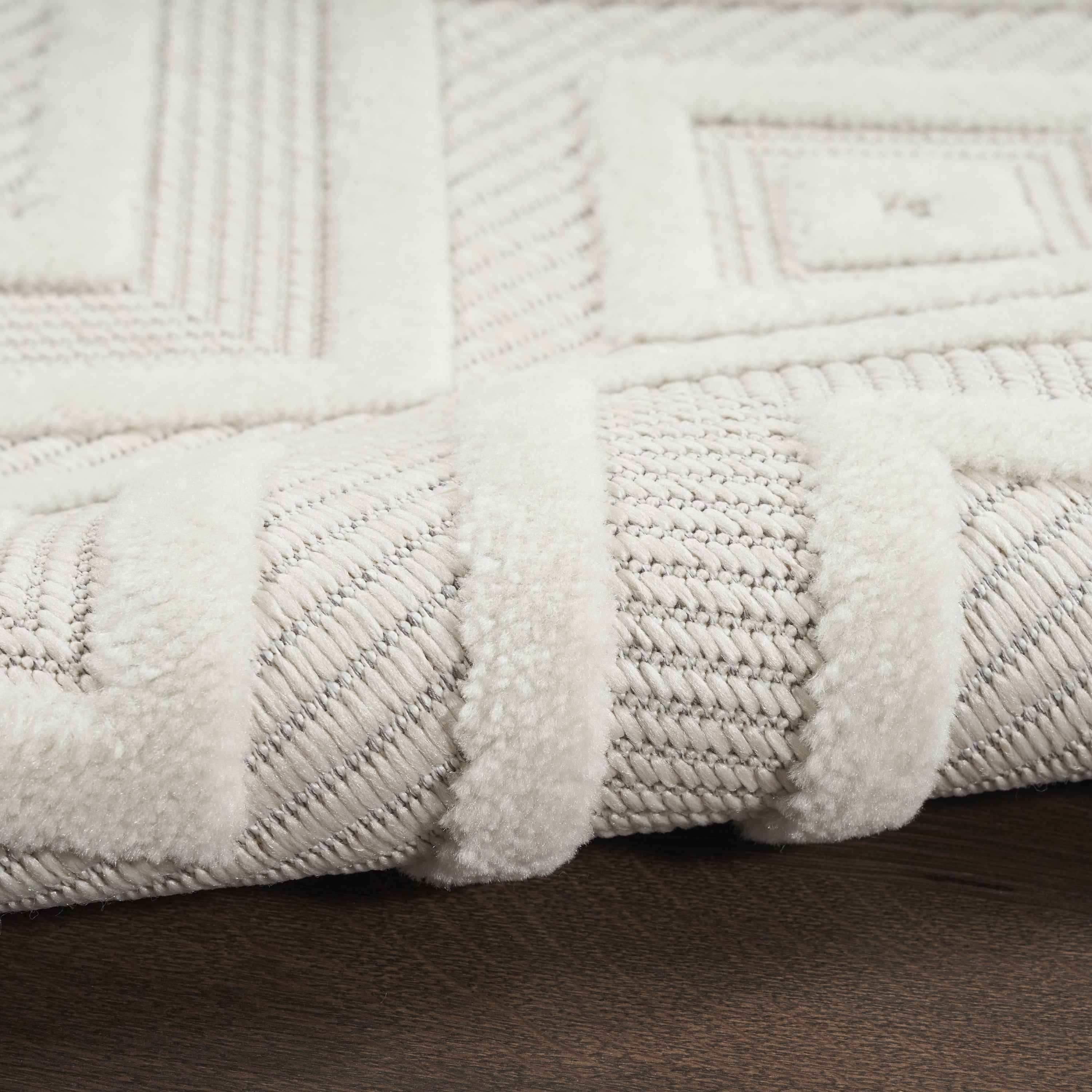 8' Ivory And White Geometric Indoor Outdoor Area Rug