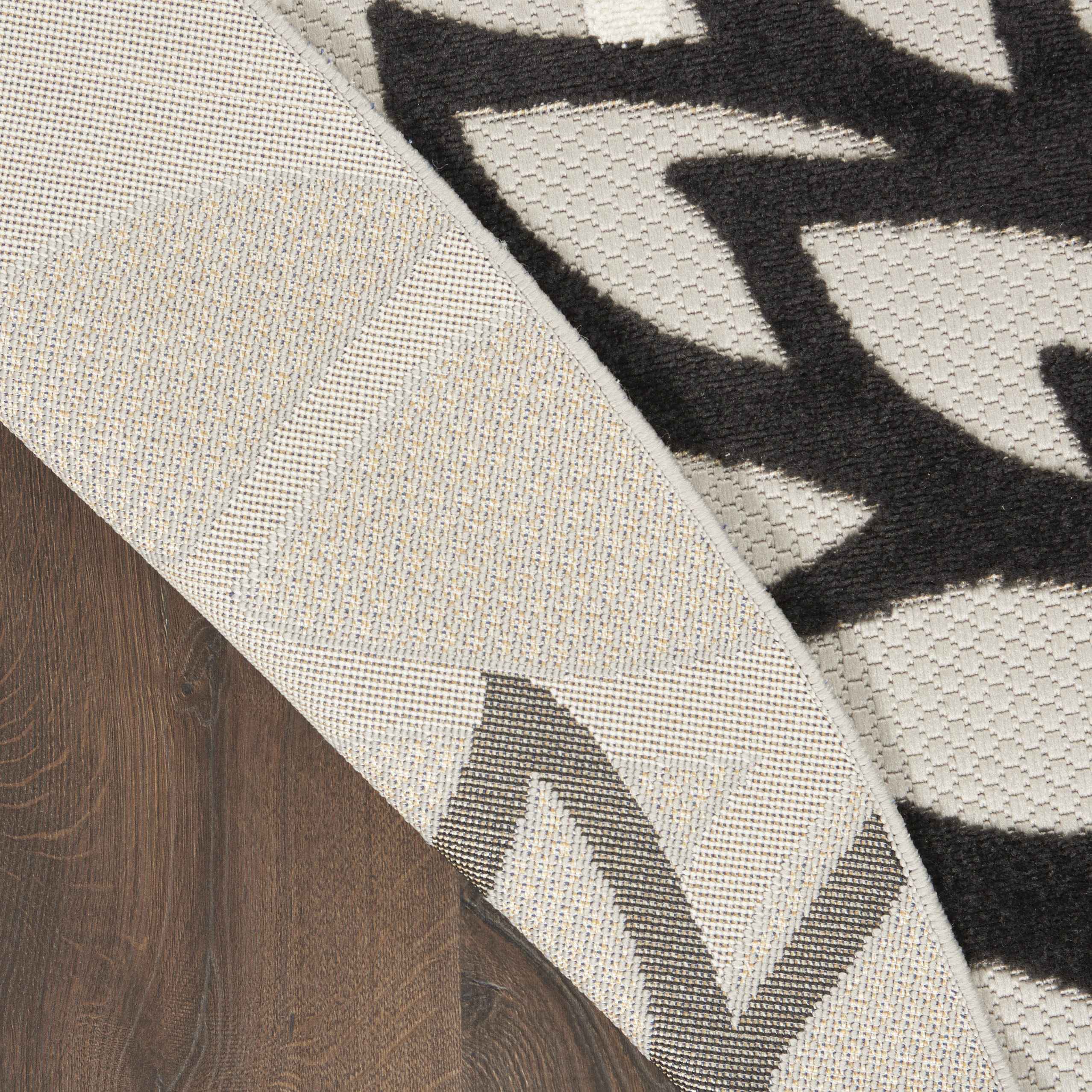 5' Black And White Round Indoor Outdoor Area Rug - Outdoor