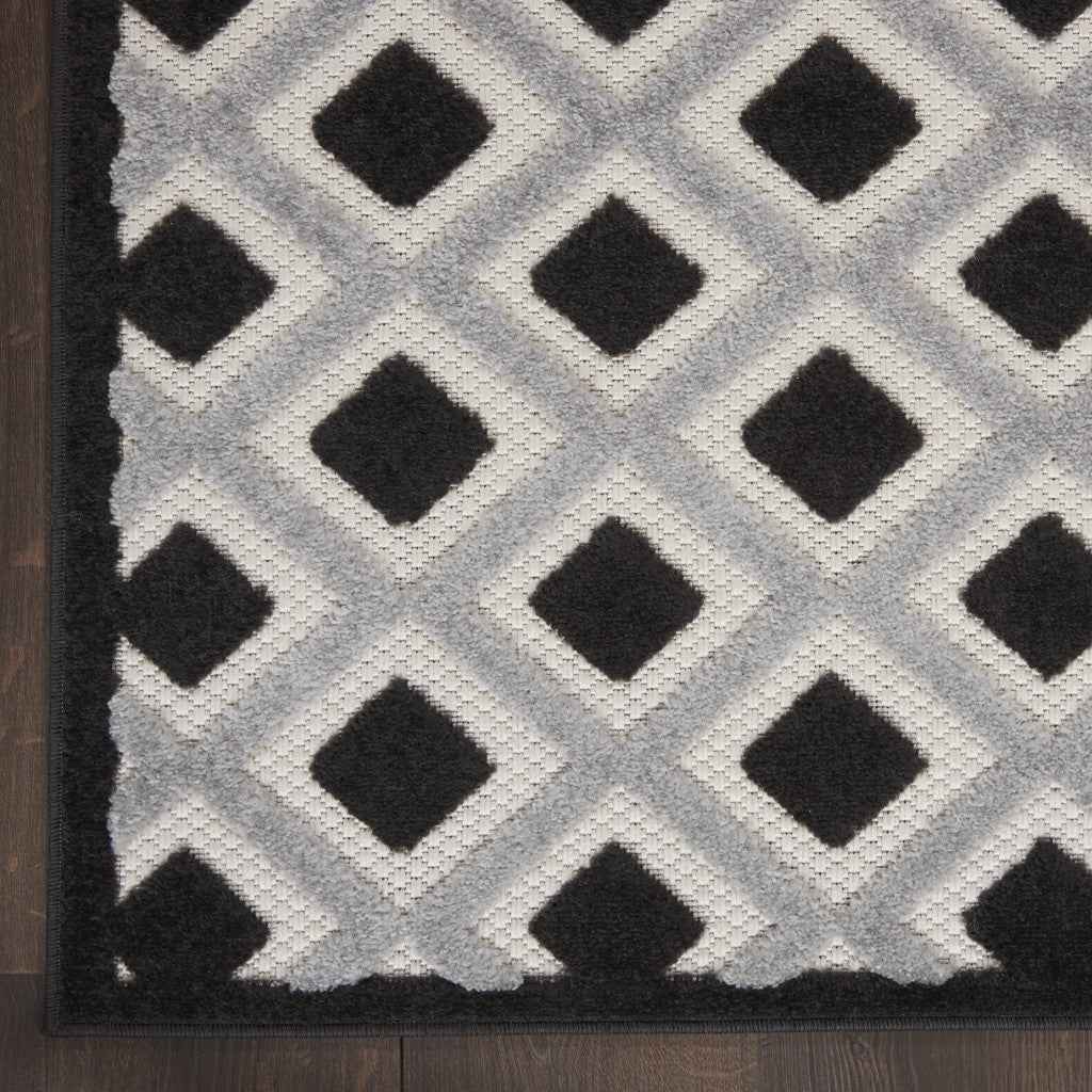 8' X 11' Black And White Indoor Outdoor Area Rug
