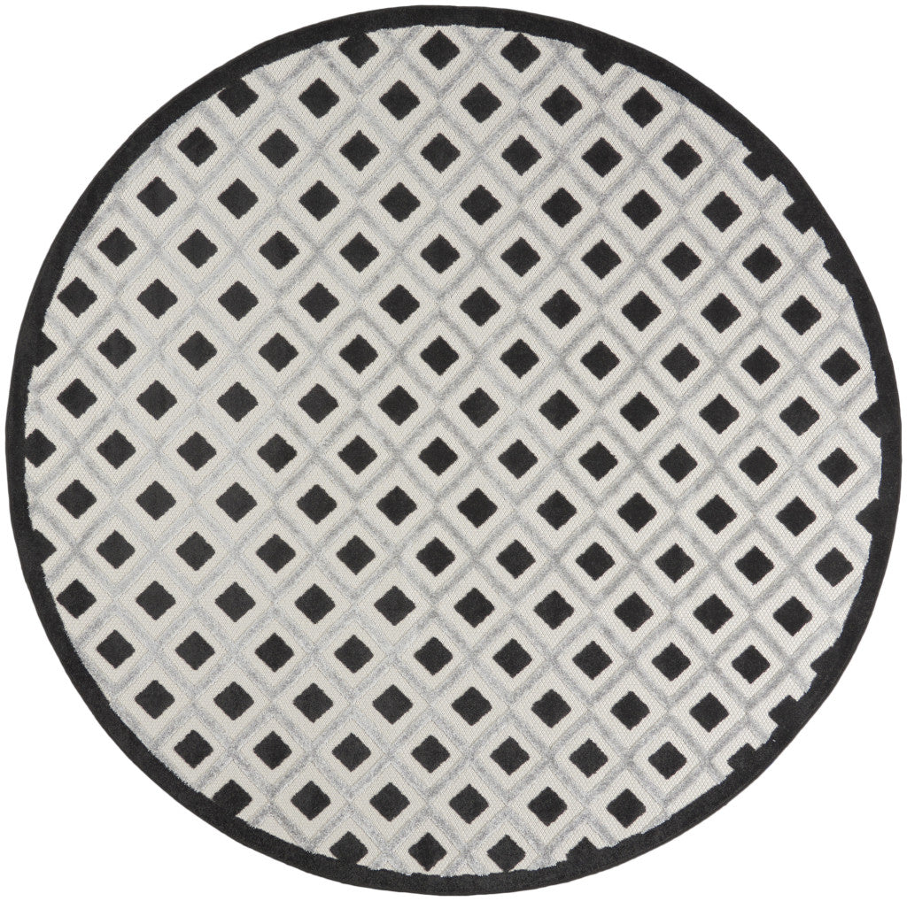 8' X 8' Black And White Round Indoor Outdoor Area Rug - Outdoor