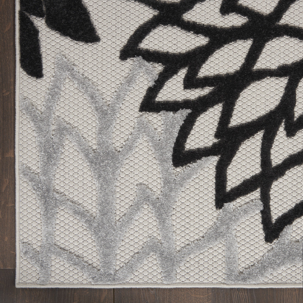 7' X 10' Black And White Handmade Indoor Outdoor Area Rug - Outdoor