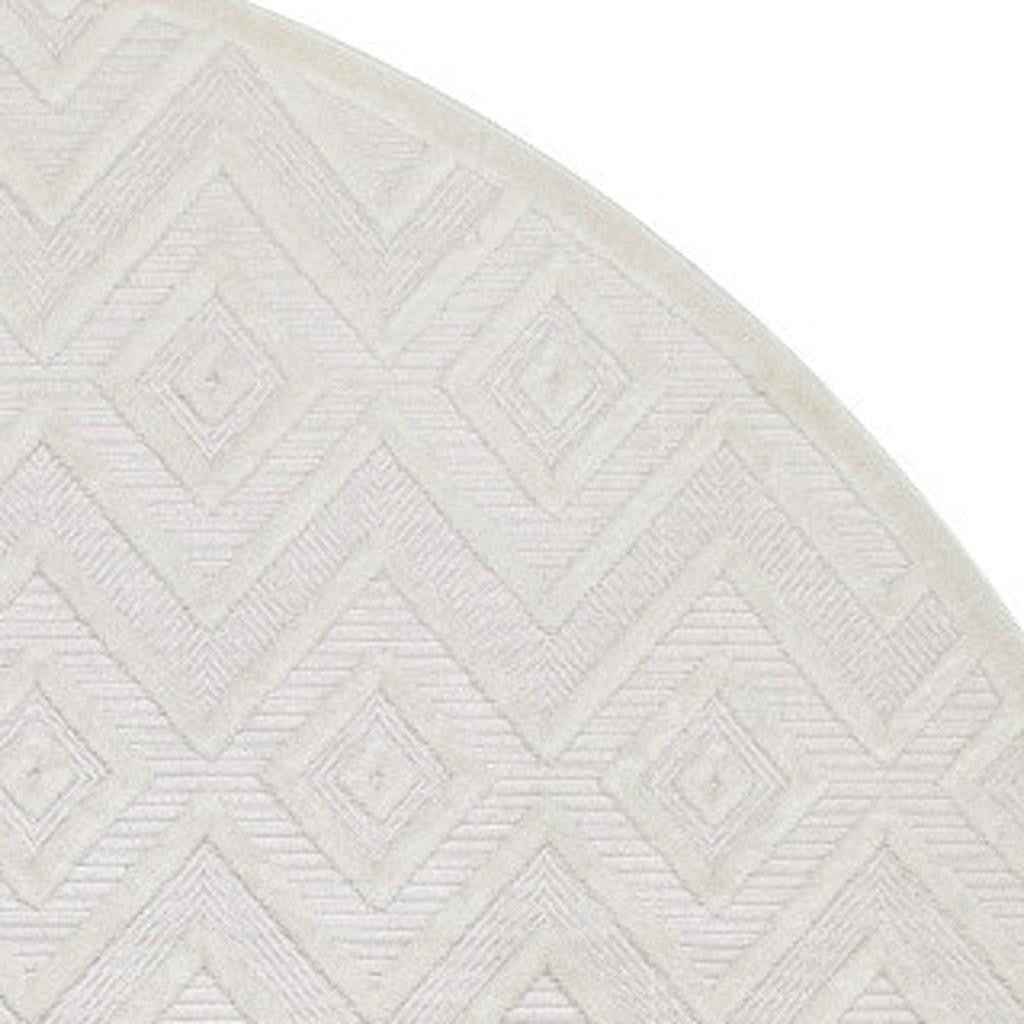 8' Ivory And White Geometric Indoor Outdoor Area Rug