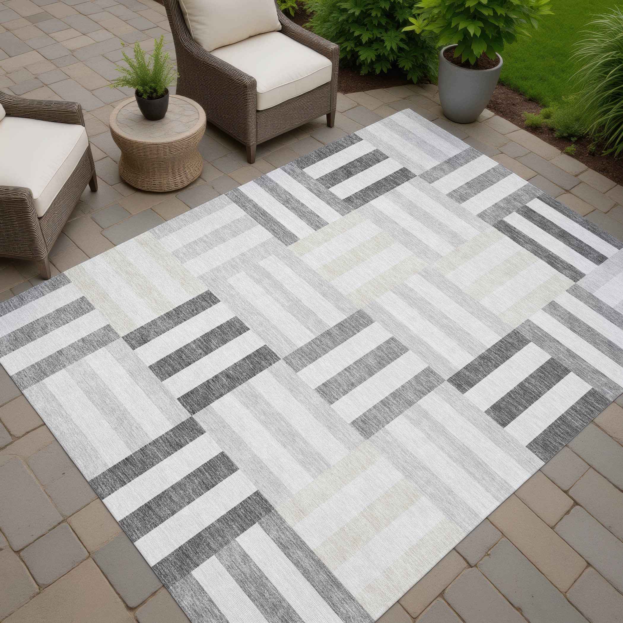 8' X 10' Gray And Ivory Geometric Washable Indoor Outdoor Area Rug