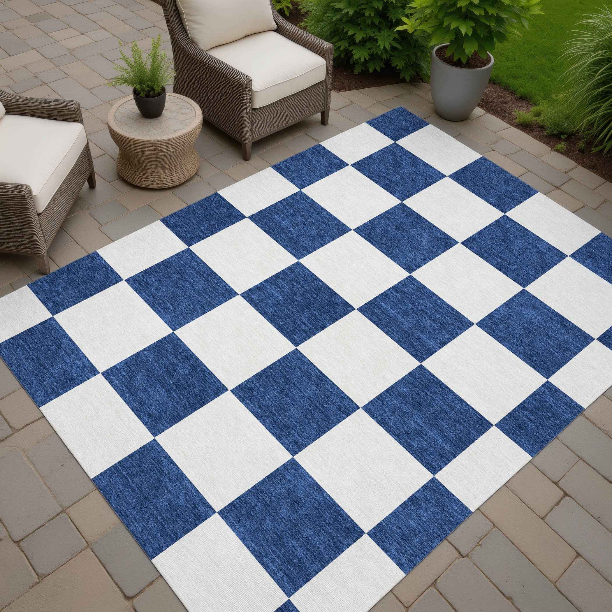 5' X 8' Navy Blue And Ivory Geometric Washable Indoor Outdoor Area Rug