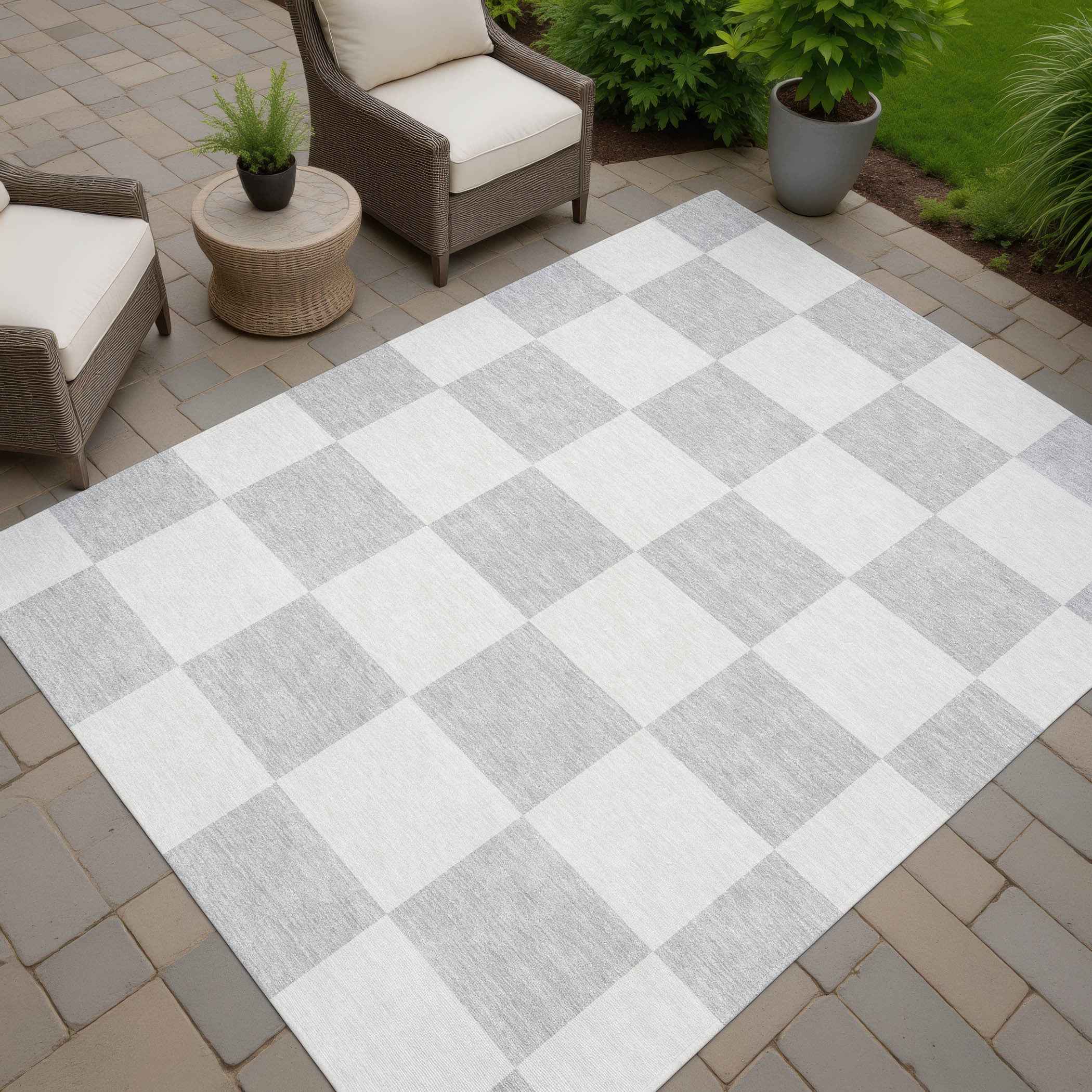 3' X 5' Silver And Ivory Geometric Washable Indoor Outdoor Area Rug