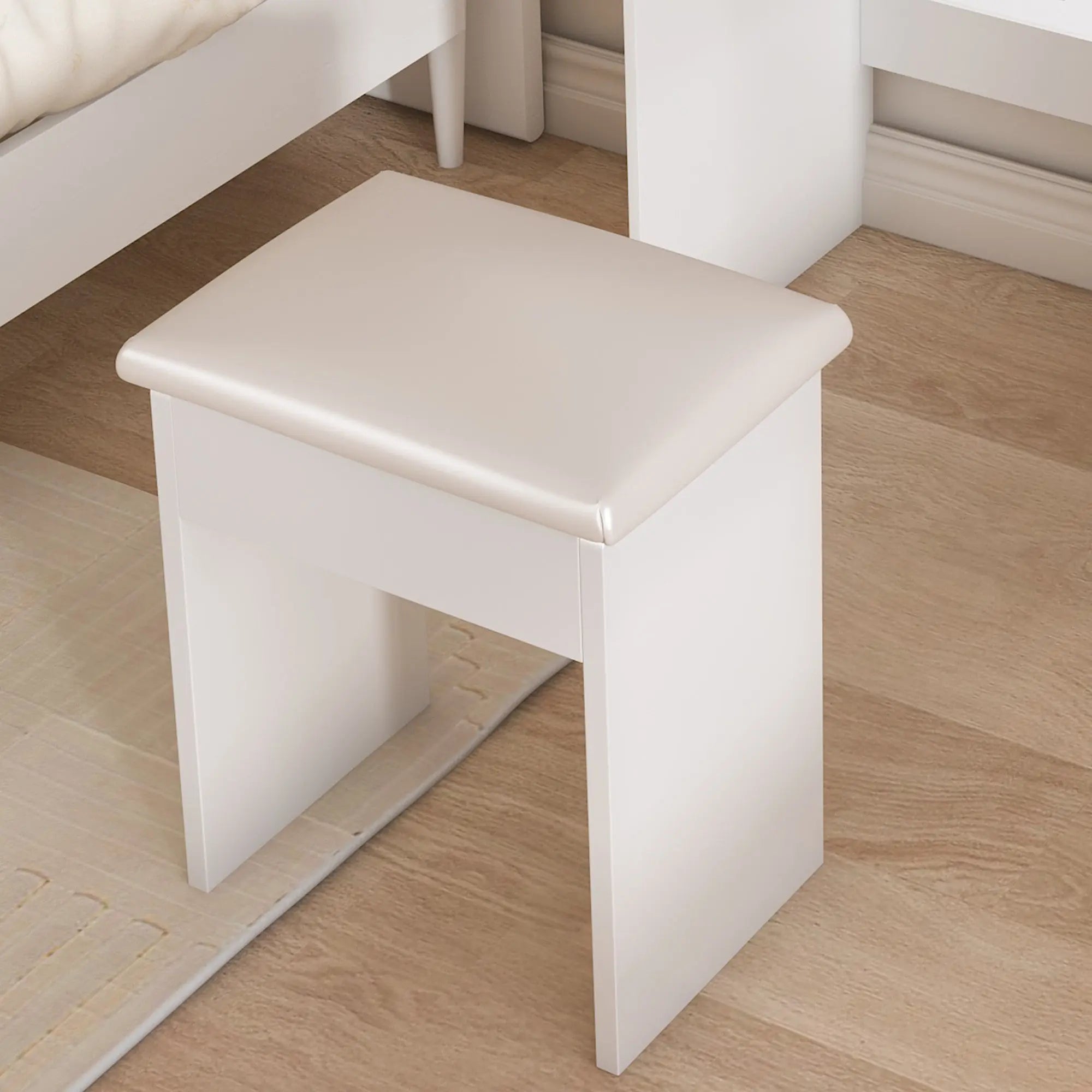 24" White Wood Mirrored Vanity Table And Lights Homeroots Living Room